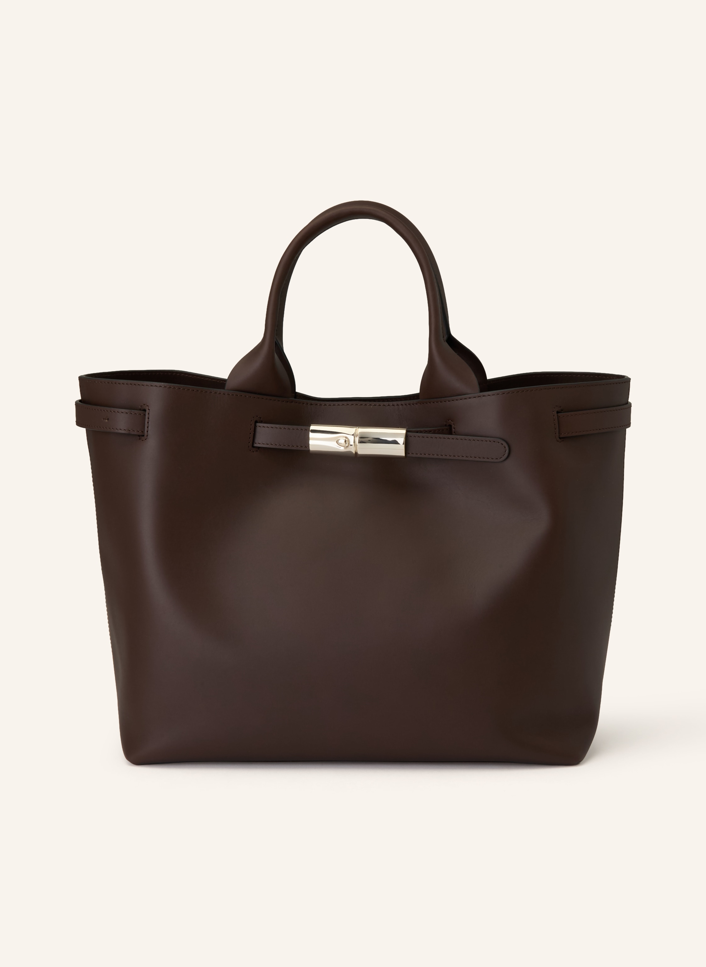 Longchamp Ein Innenfach mit Reißverschluss. Zwei Kartenfächer. Zwei Steckfächer. Zwei Tragegriffe. Verstärkter Taschenboden. Druckknopf. Innen ein Hauptfach. Label-Detail. Fein genarbtes Leder. Unifarben in dunkelbraun