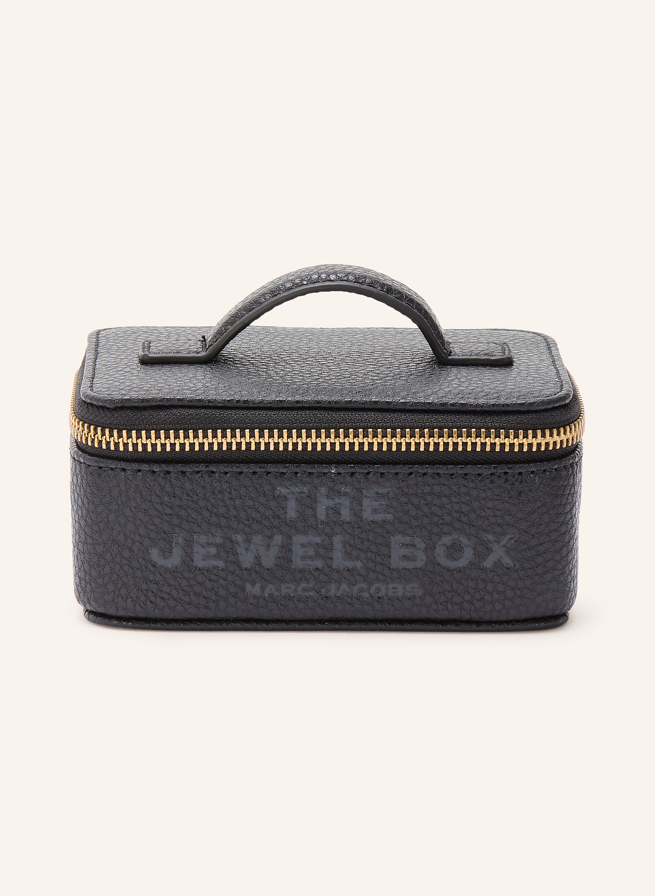 Marc Jacobs Rechteckige Form. Label-Prägung. Label-Wording. Unifarben. Matte Oberfläche. Klappdeckel in schwarz