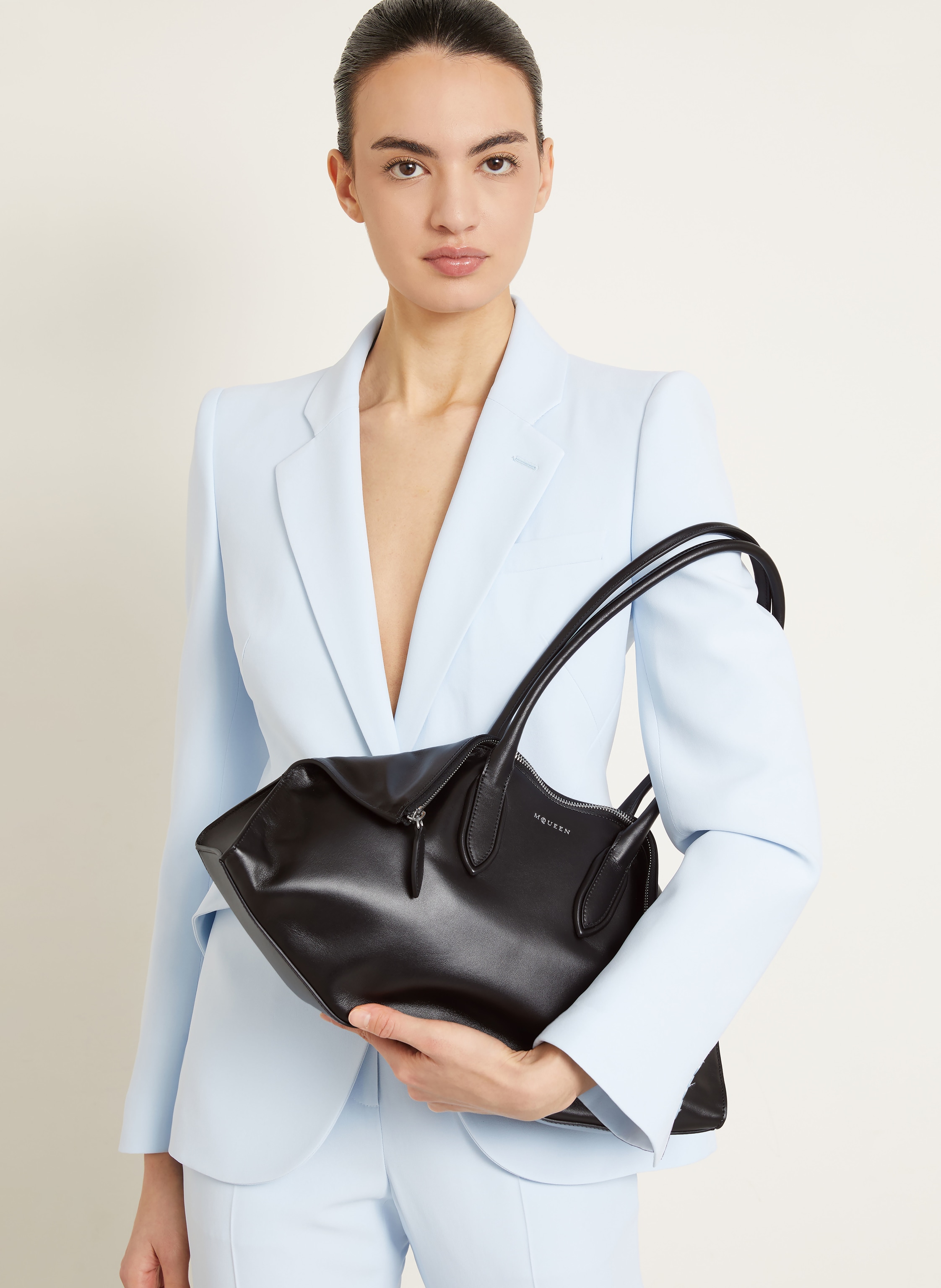 Thumbnail - Mcqueen Handtasche Manta schwarz