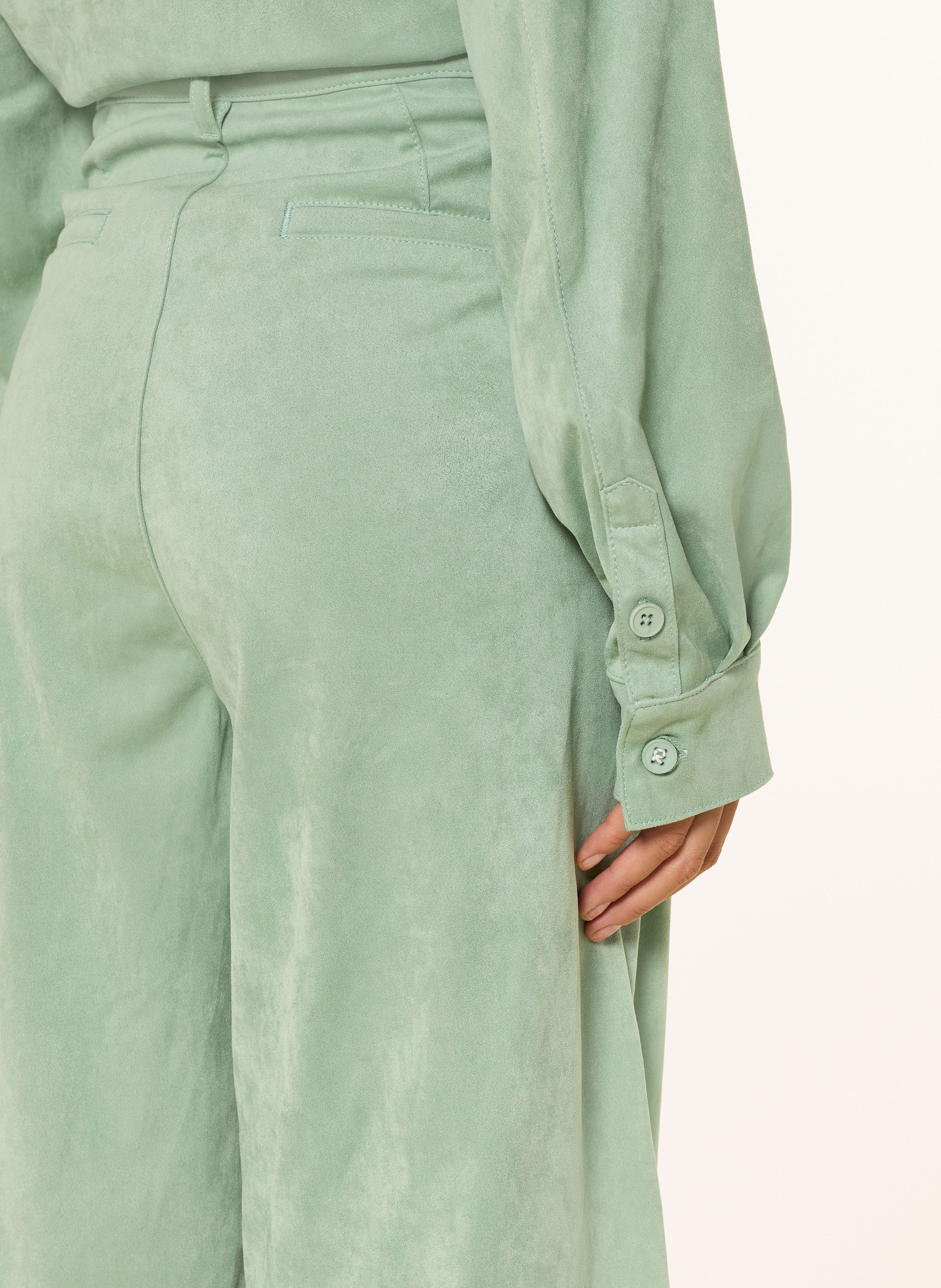 Thumbnail - Elias Rumelis Samtbermudas Judy gruen