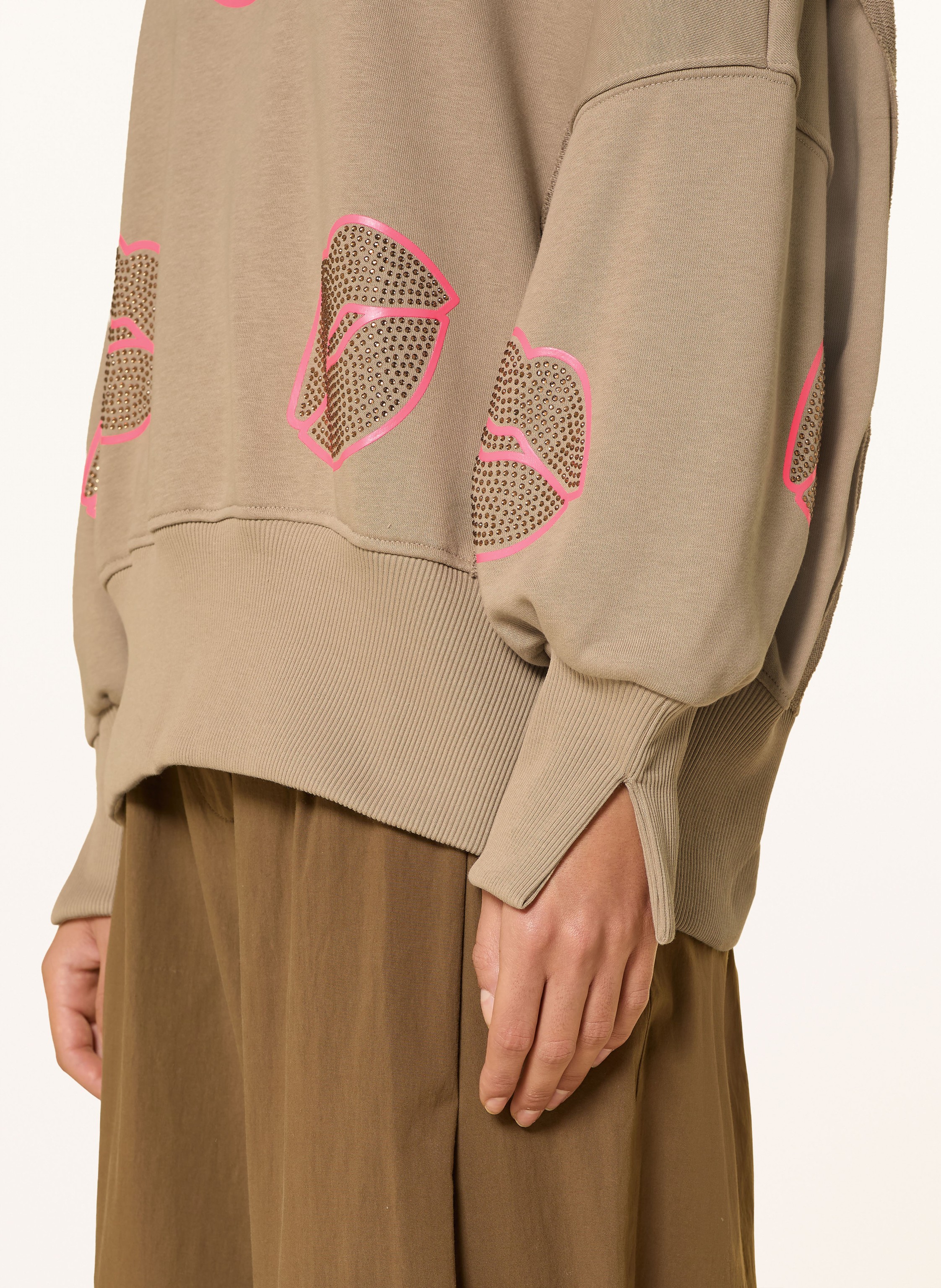 Thumbnail - Miss Goodlife Oversized-Sweatshirt Mit Schmucksteinen beige