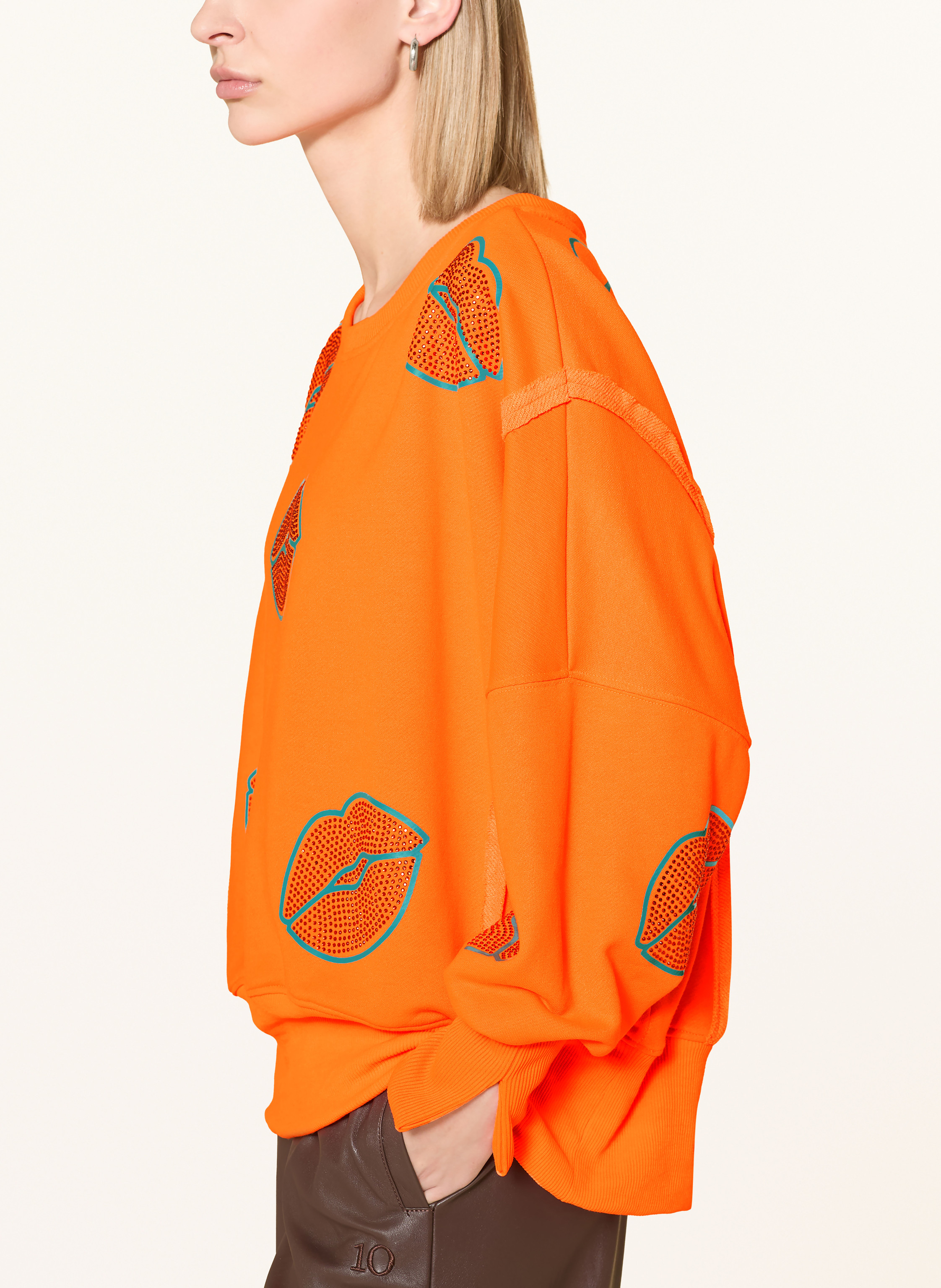 Thumbnail - Miss Goodlife Oversized-Sweatshirt Mit Schmucksteinen orange