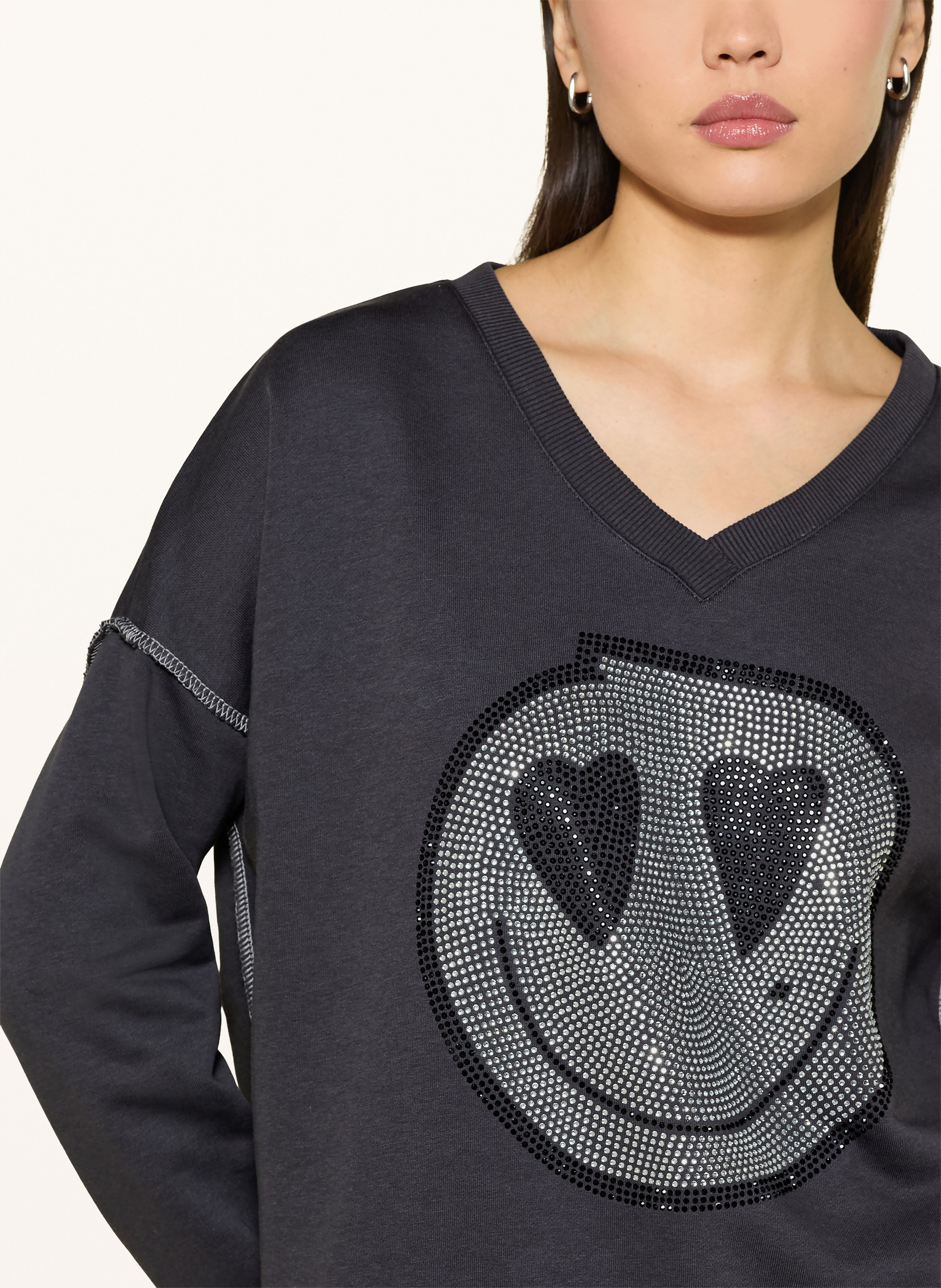 Thumbnail - Miss Goodlife Oversized-Sweatshirt Mit Schmucksteinen grau