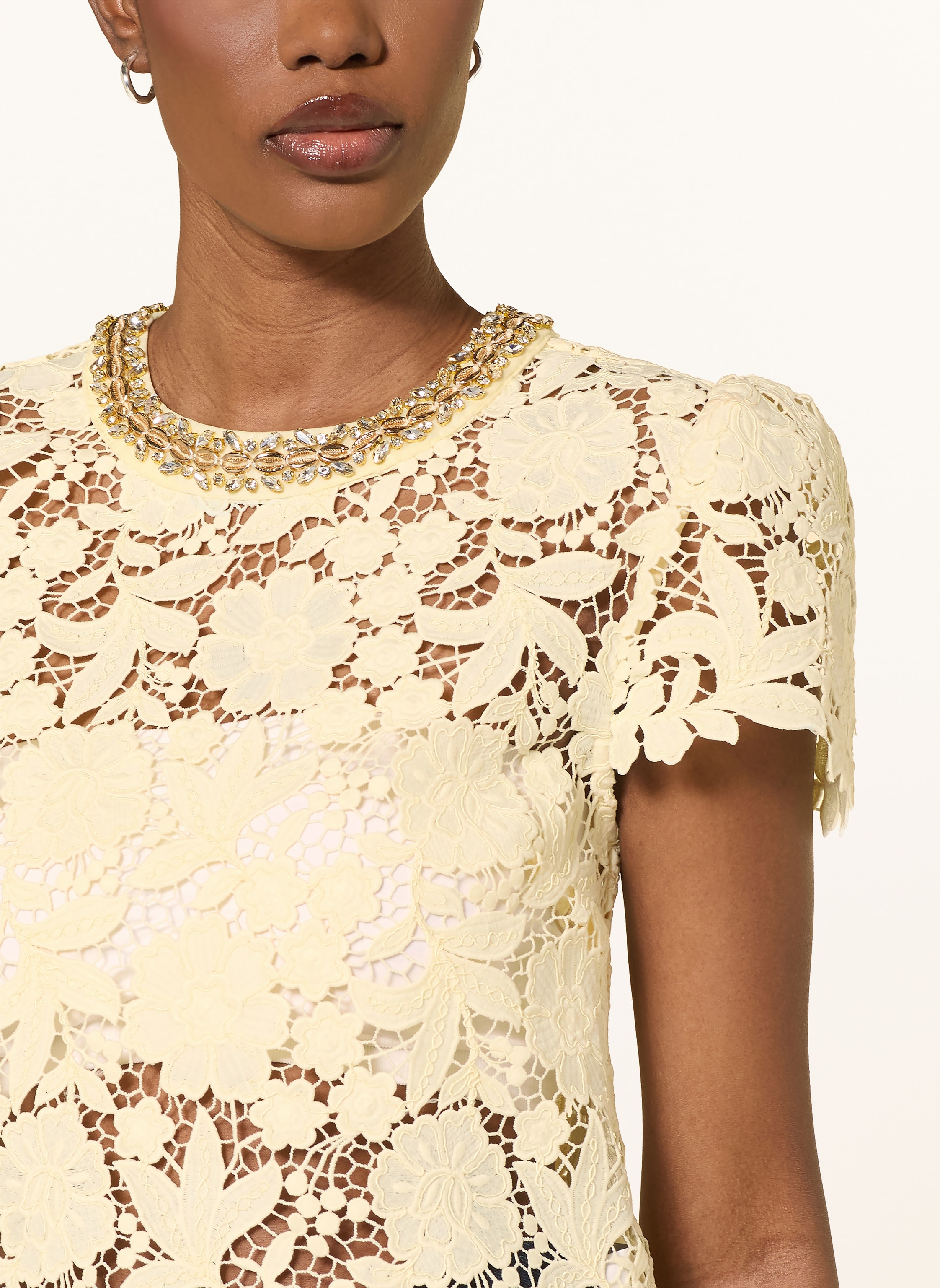 Thumbnail - Self-Portrait Blusenshirt Aus Spitze Mit Schmucksteinen gelb