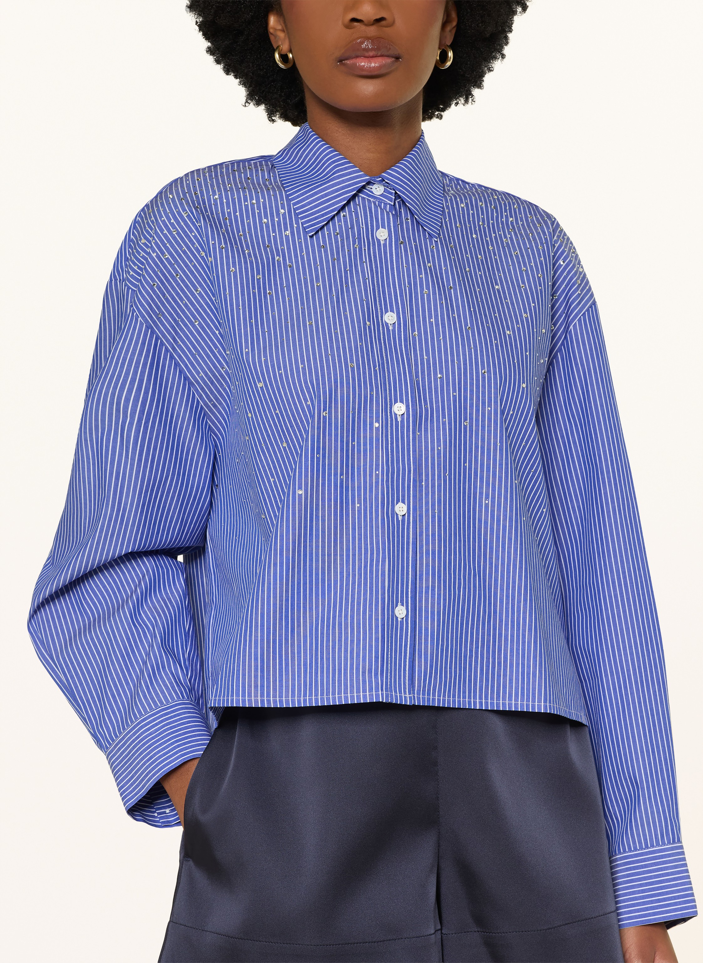 Thumbnail - Maje Hemdbluse Mit Abnehmbarer Schluppe Und Schmucksteinen blau