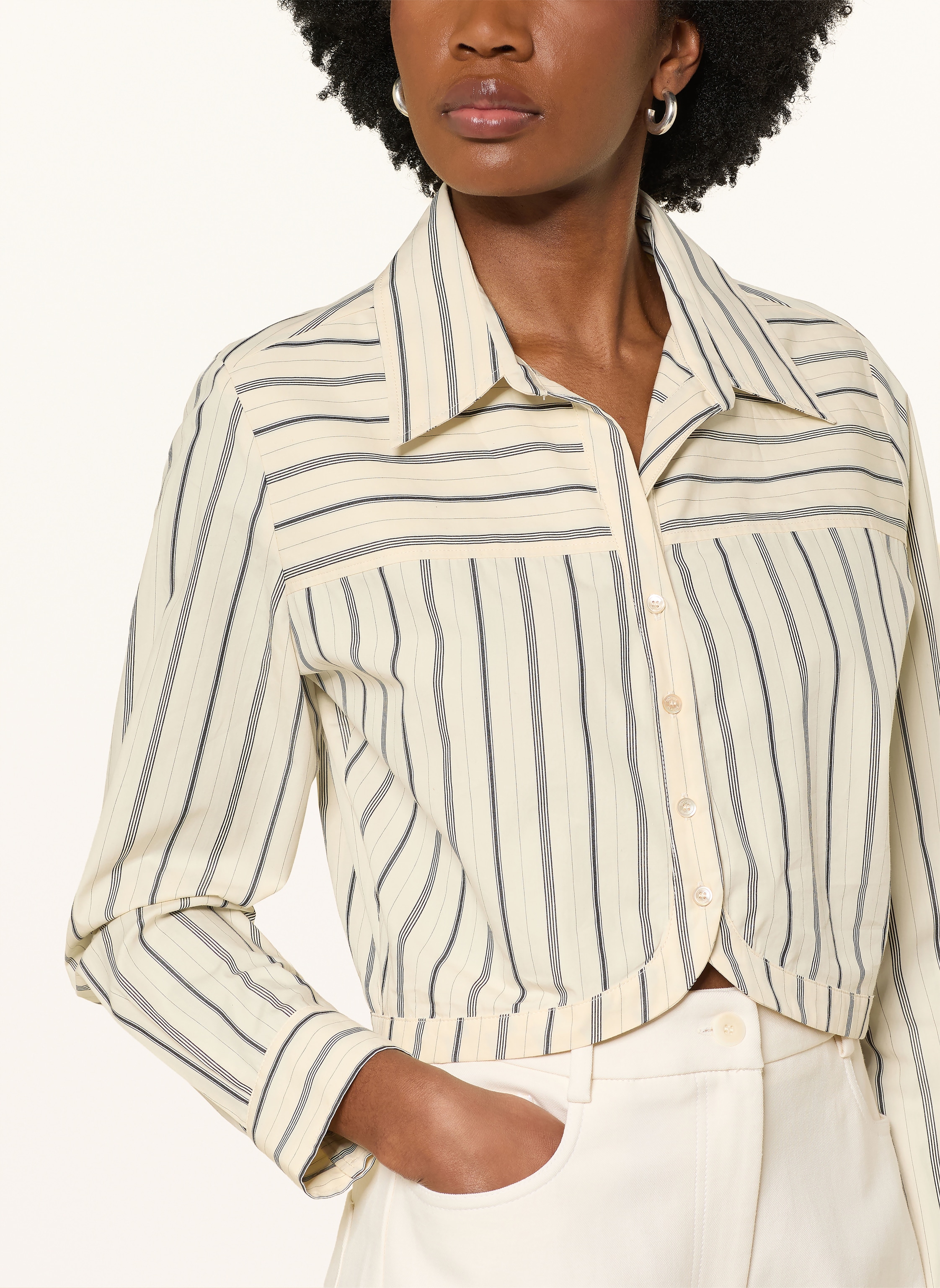 Thumbnail - Claudie Pierlot Cropped-Hemdbluse beige