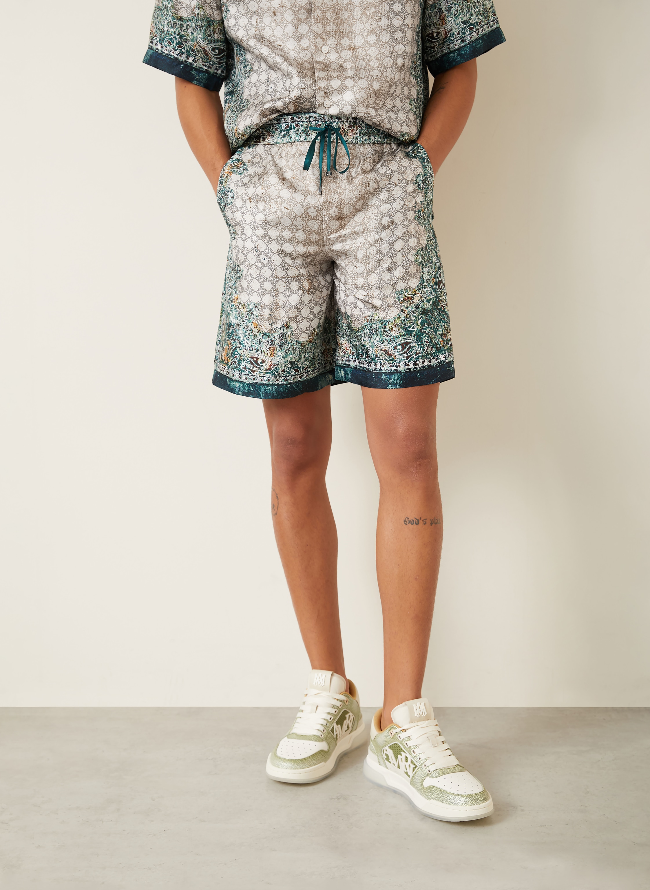 Thumbnail - Amiri Seidenshorts gruen