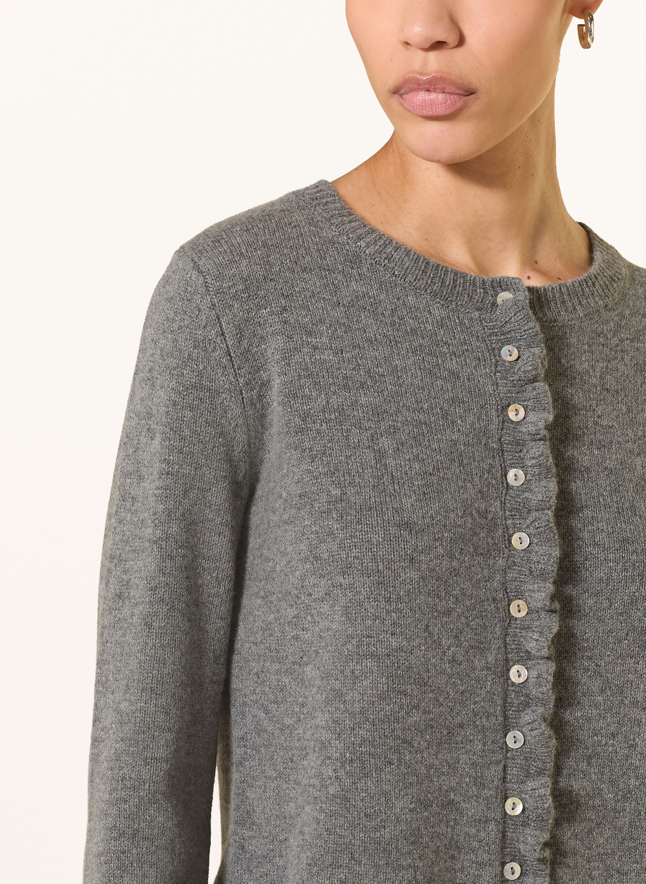Thumbnail - Ladneri Strickjacke Chloe Mit Cashmere Und Rüschen grau