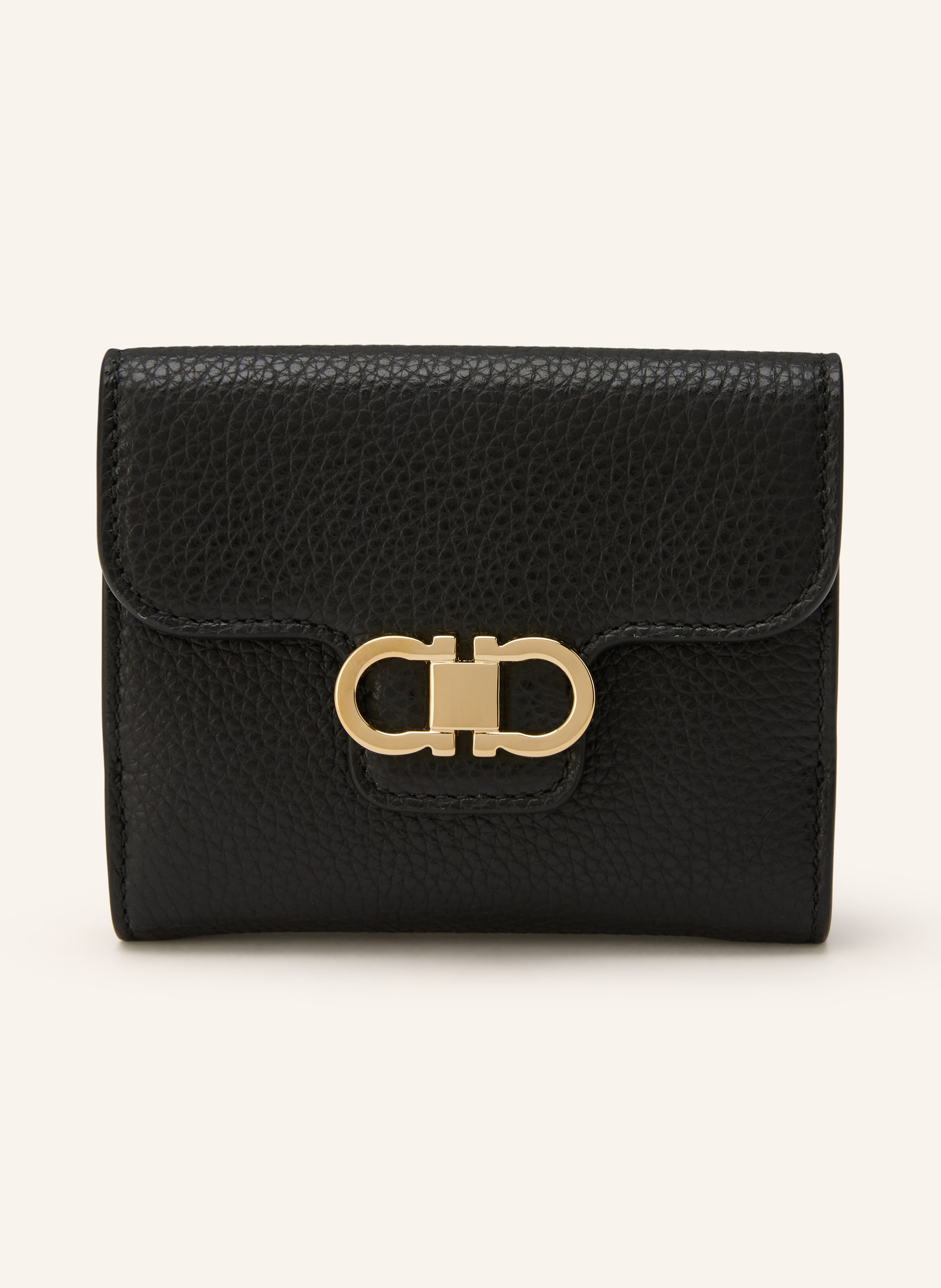 Ferragamo Ein Steckfach. Ein Scheinfach. Münzfach mit Druckknopf. Druckknopf. Label-Detail. Genarbtes Leder. Unifarben. Zehn Kartenfächer. Made in Italy in schwarz