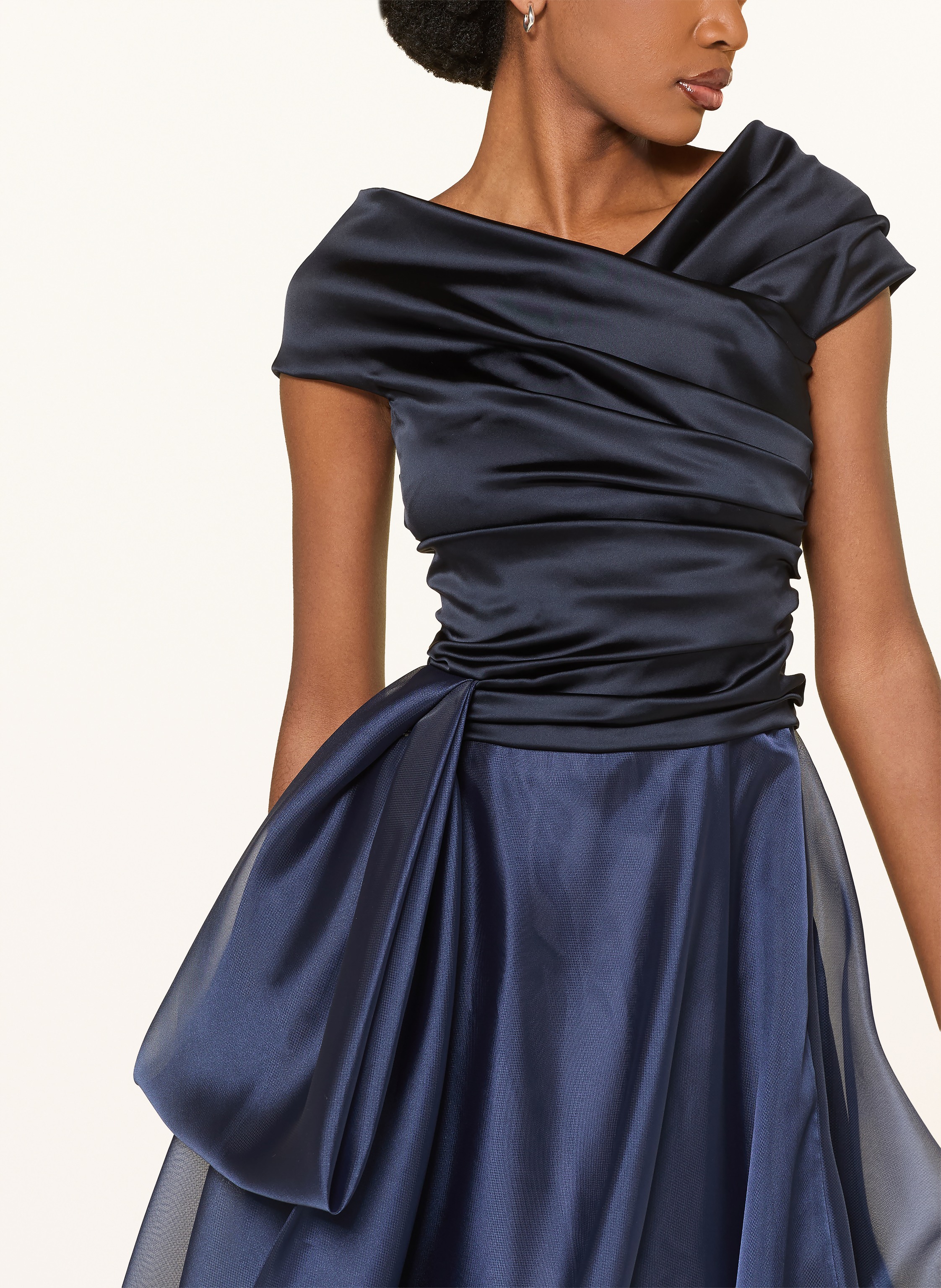 Thumbnail - Talbot Runhof Abendkleid Im Materialmix blau