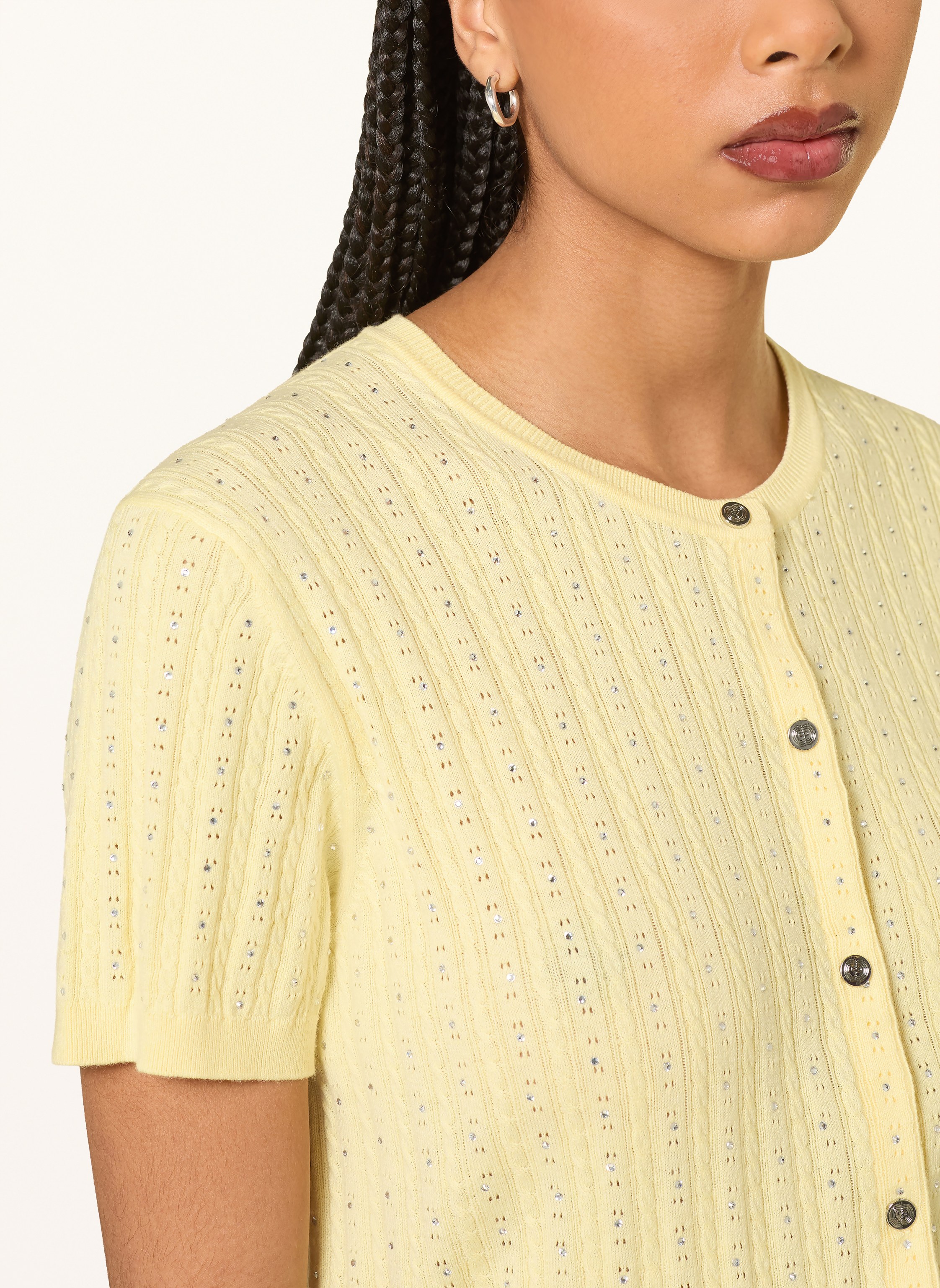Thumbnail - Maje Strickjacke Mit Schmucksteinen gelb