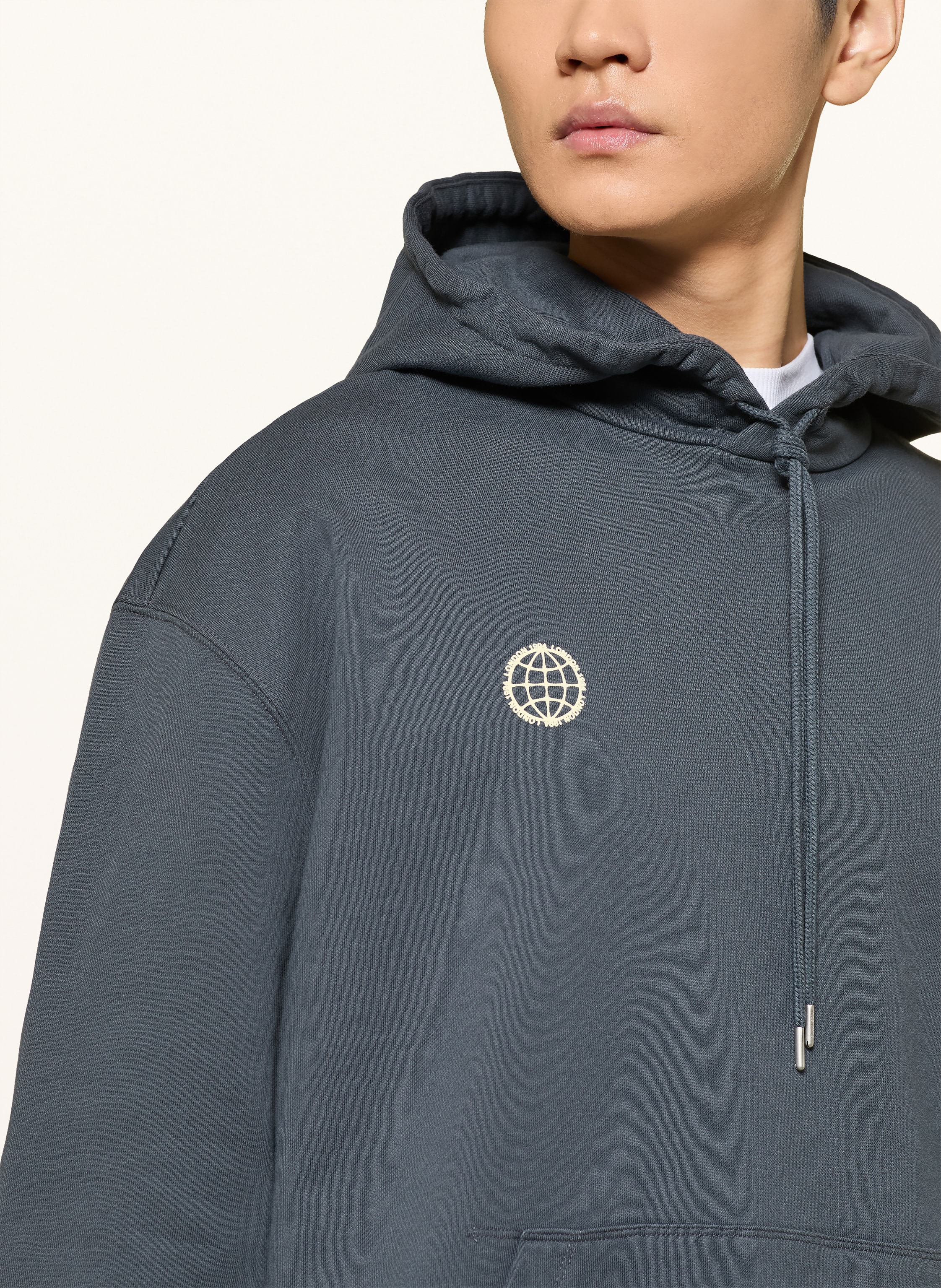 Thumbnail - Allsaints Hoodie Emblem grau