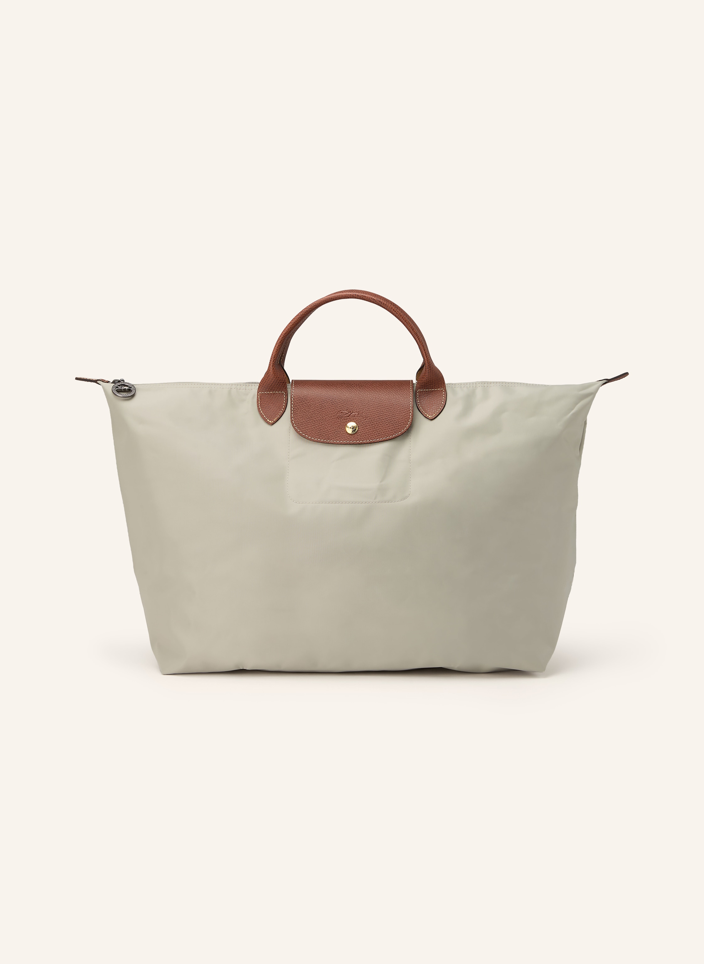 Longchamp Goldfarbene Metalldetails. Schließt mit einem Druckknopf. Tragehenkel. Steckfach für Smartphone & Co. Faltbar Large in hellgrau