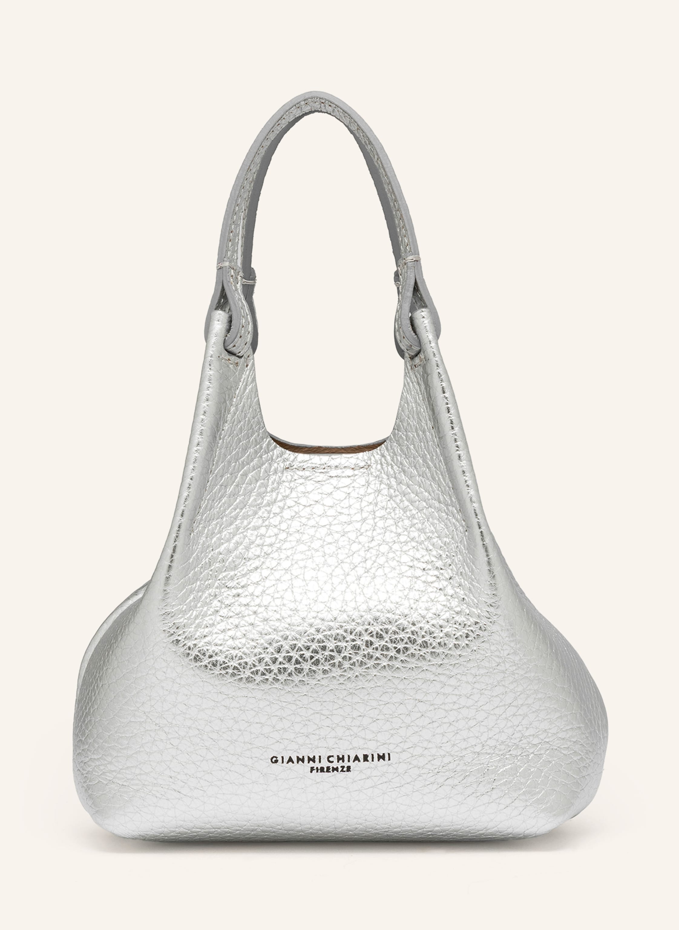 Gianni Chiarini Innen ein Hauptfach. Abnehmbarer Schulterriemen. Ein Tragegriff. Längenverstellbarer Schulterriemen. Verstärkter Taschenboden. Magnetverschluss. Label-Print. Genarbtes Leder. Unifarben. Matte Optik Mini in silber