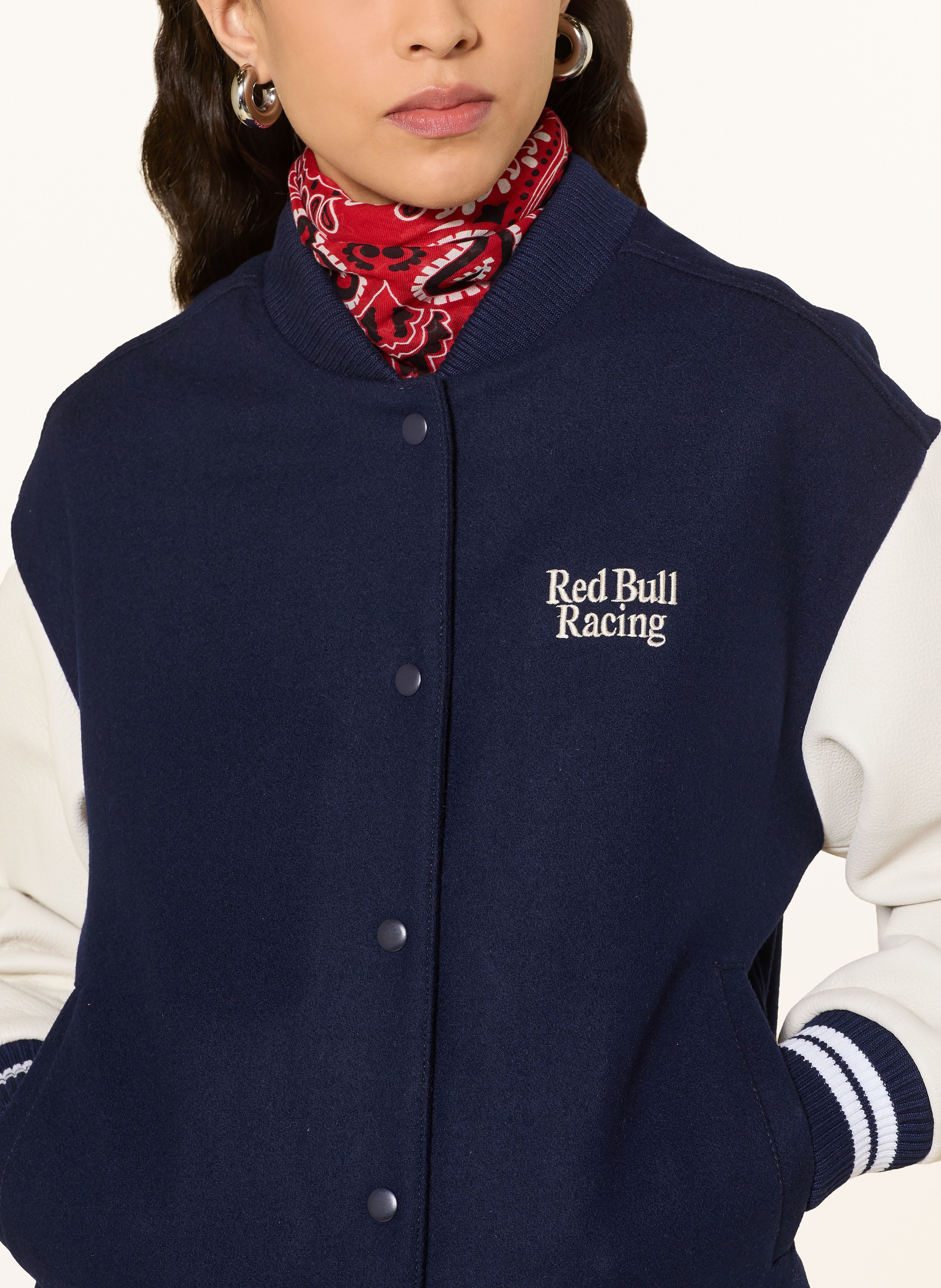 Thumbnail - Red Bull Racing X Pepe Jeans College-Jacke Im Materialmix blau