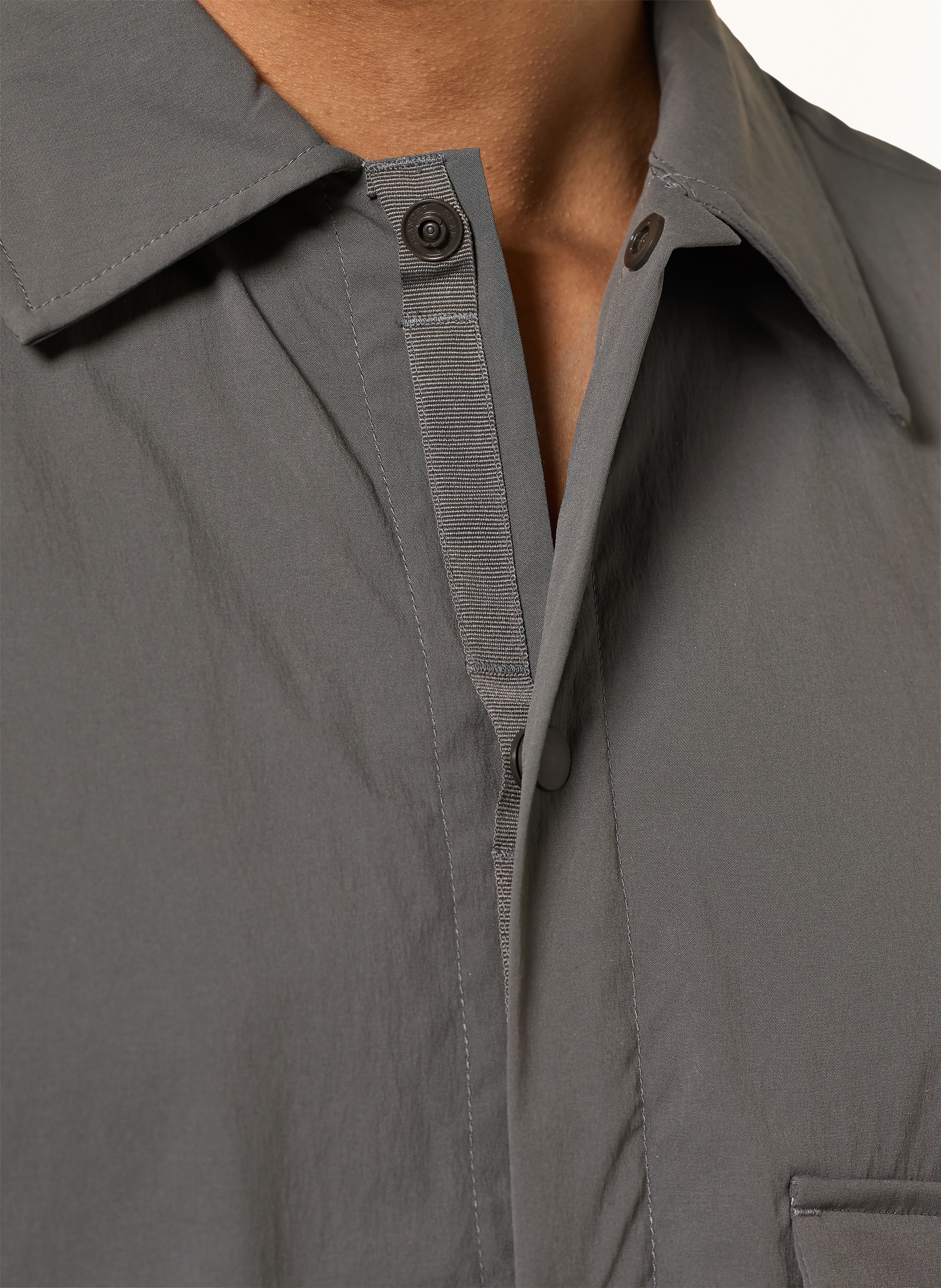 Thumbnail - Pas Normal Studios Kurzarm-Hemd Off Race Light Tech grau