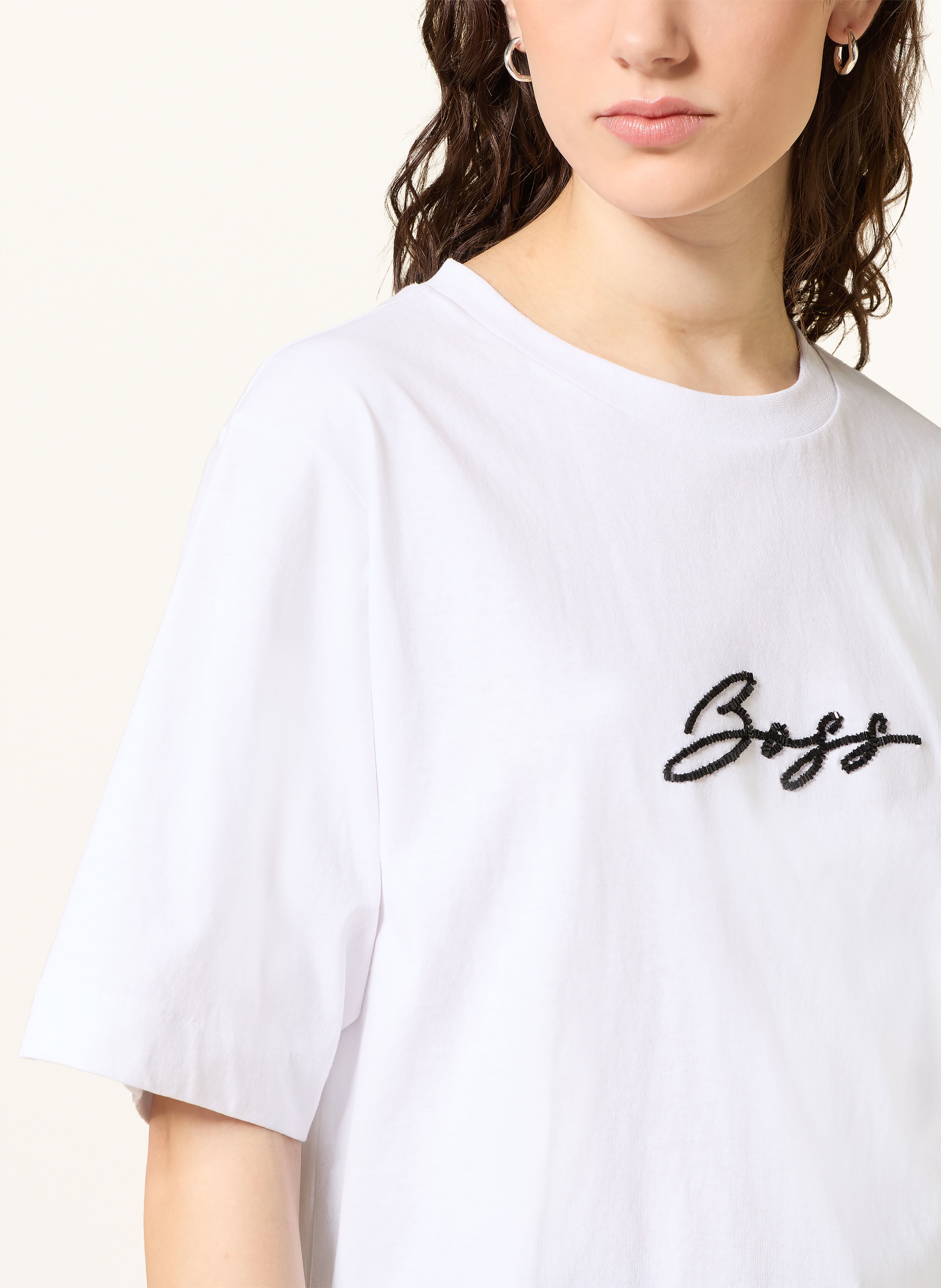 Thumbnail - Boss T-Shirt Eregular Mit Schmuckperlen weiss