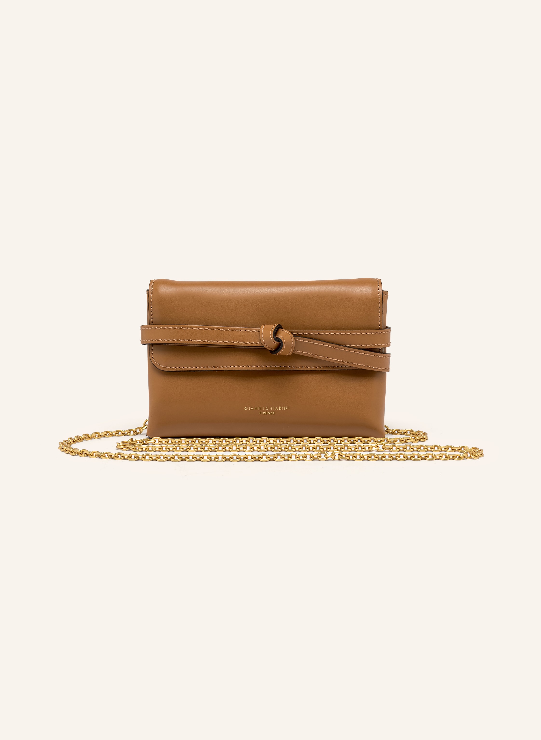 Gianni Chiarini Schulterkette. Druckknopf. Innen ein Hauptfach. Label-Detail. Glattleder. Unifarben in braun / gold