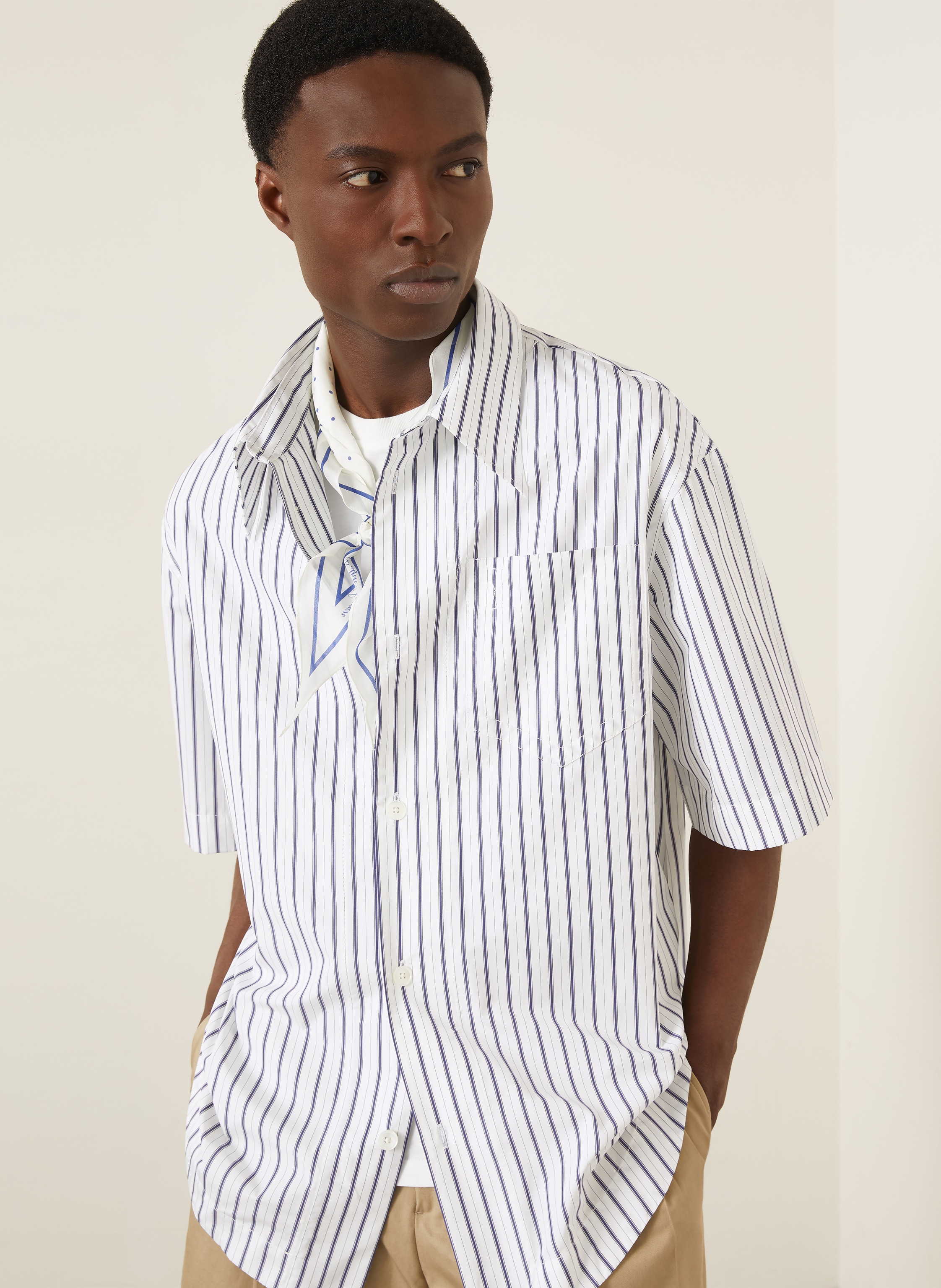 Thumbnail - Ami Paris Kurzarm-Hemd Comfort Fit weiss