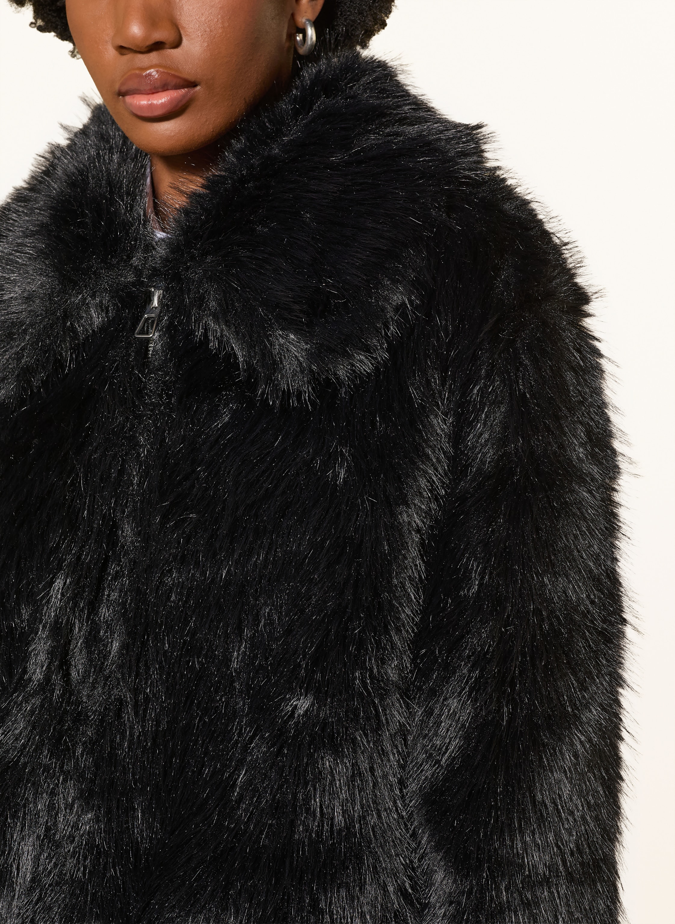 Thumbnail - The Frankie Shop Kunstfell-Jacke Hope schwarz