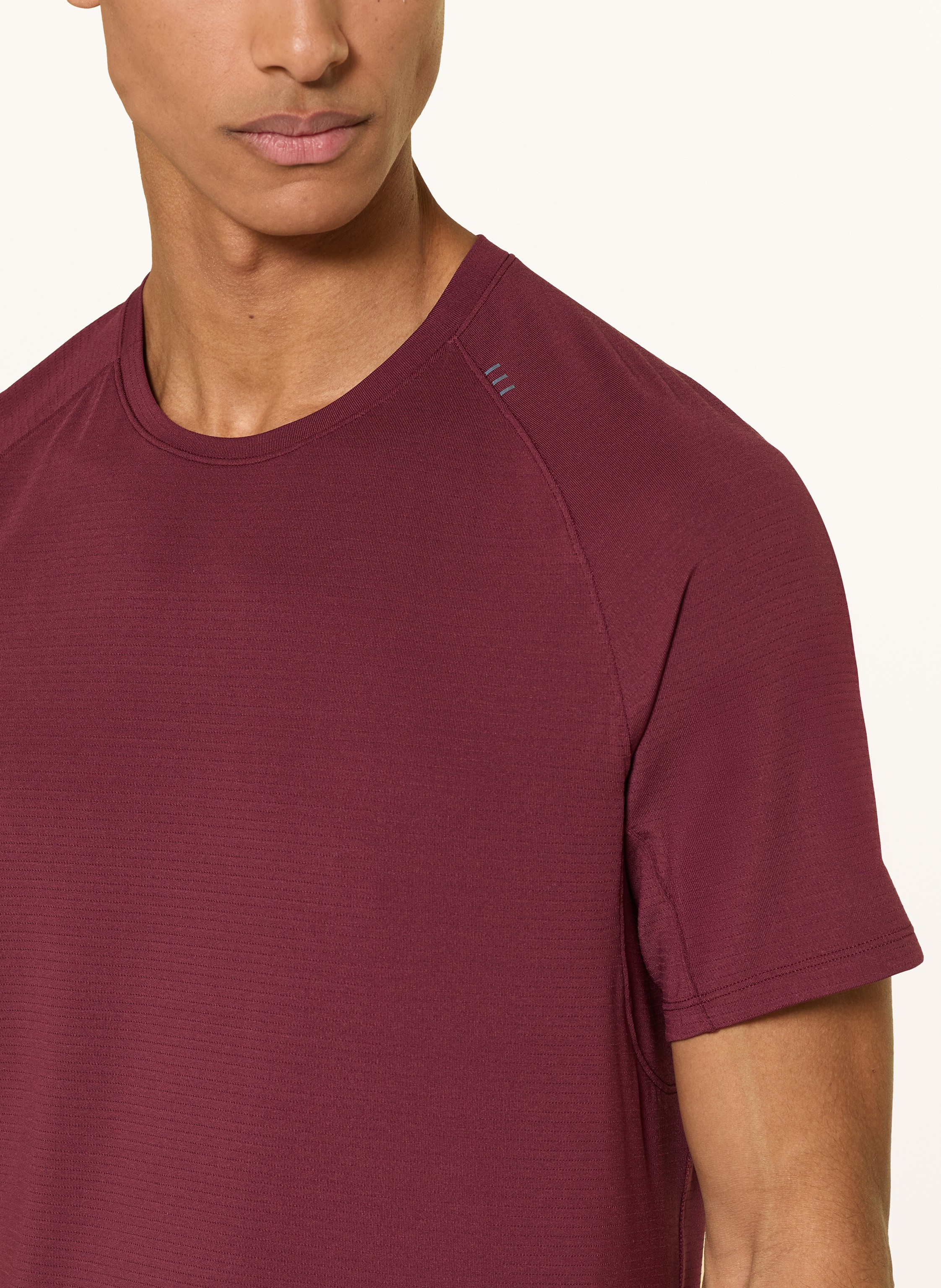 Thumbnail - Lululemon T-Shirt License To Train rot