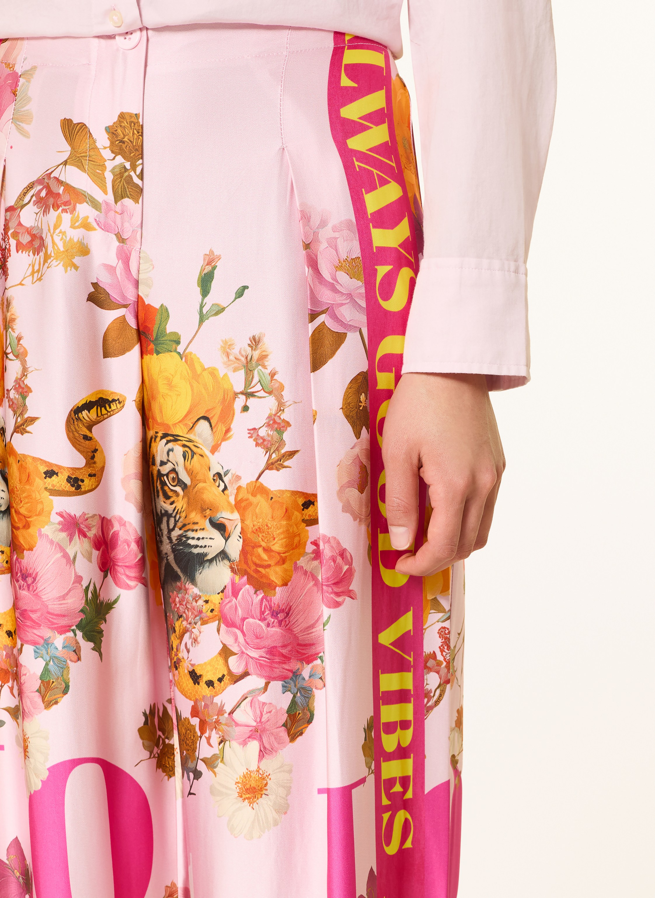 Thumbnail - Miss Goodlife Marlenhose Aus Satin pink