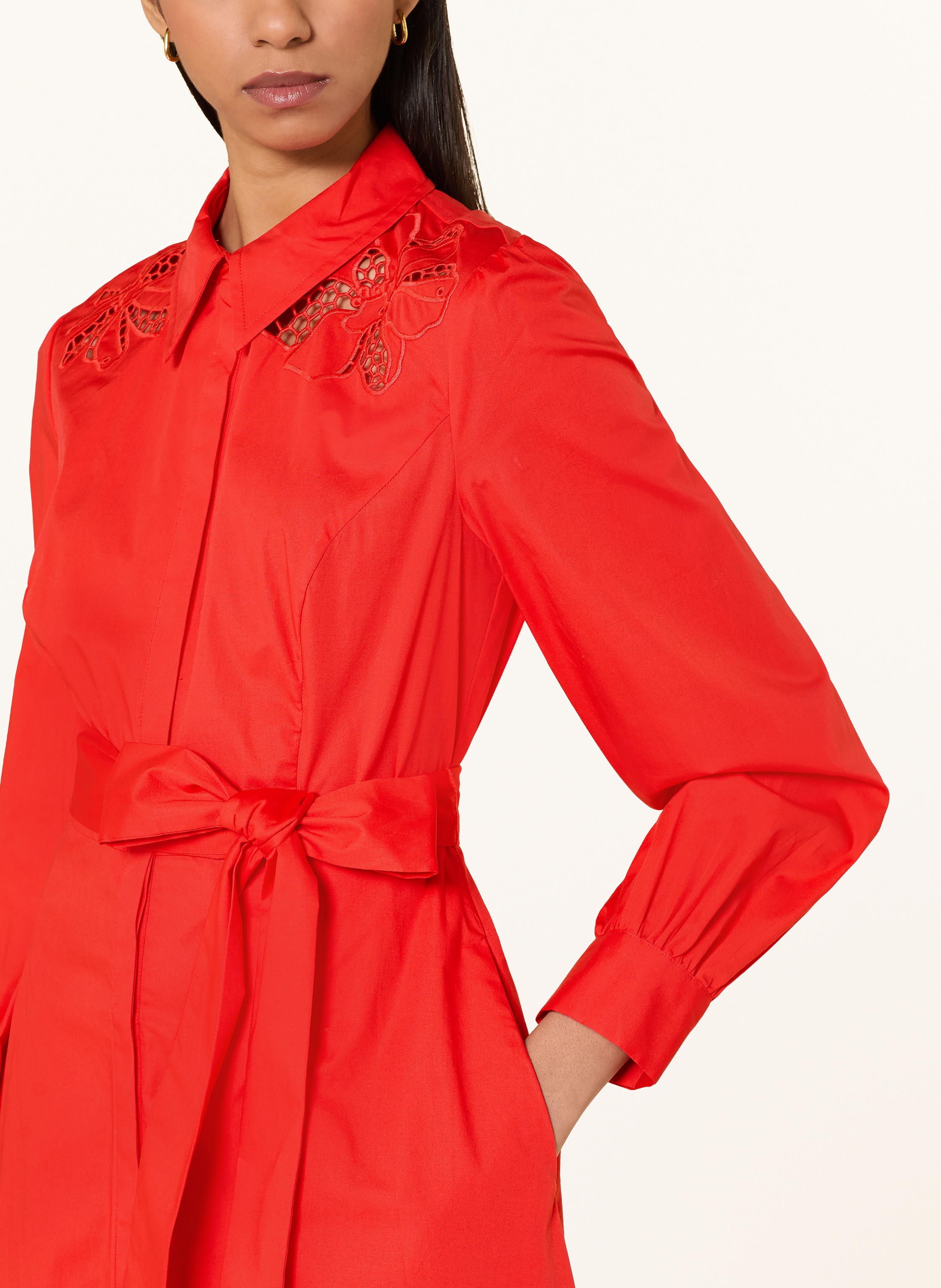 Thumbnail - Phase Eight Hemdblusenkleid Kim Mit Lochspitze rot