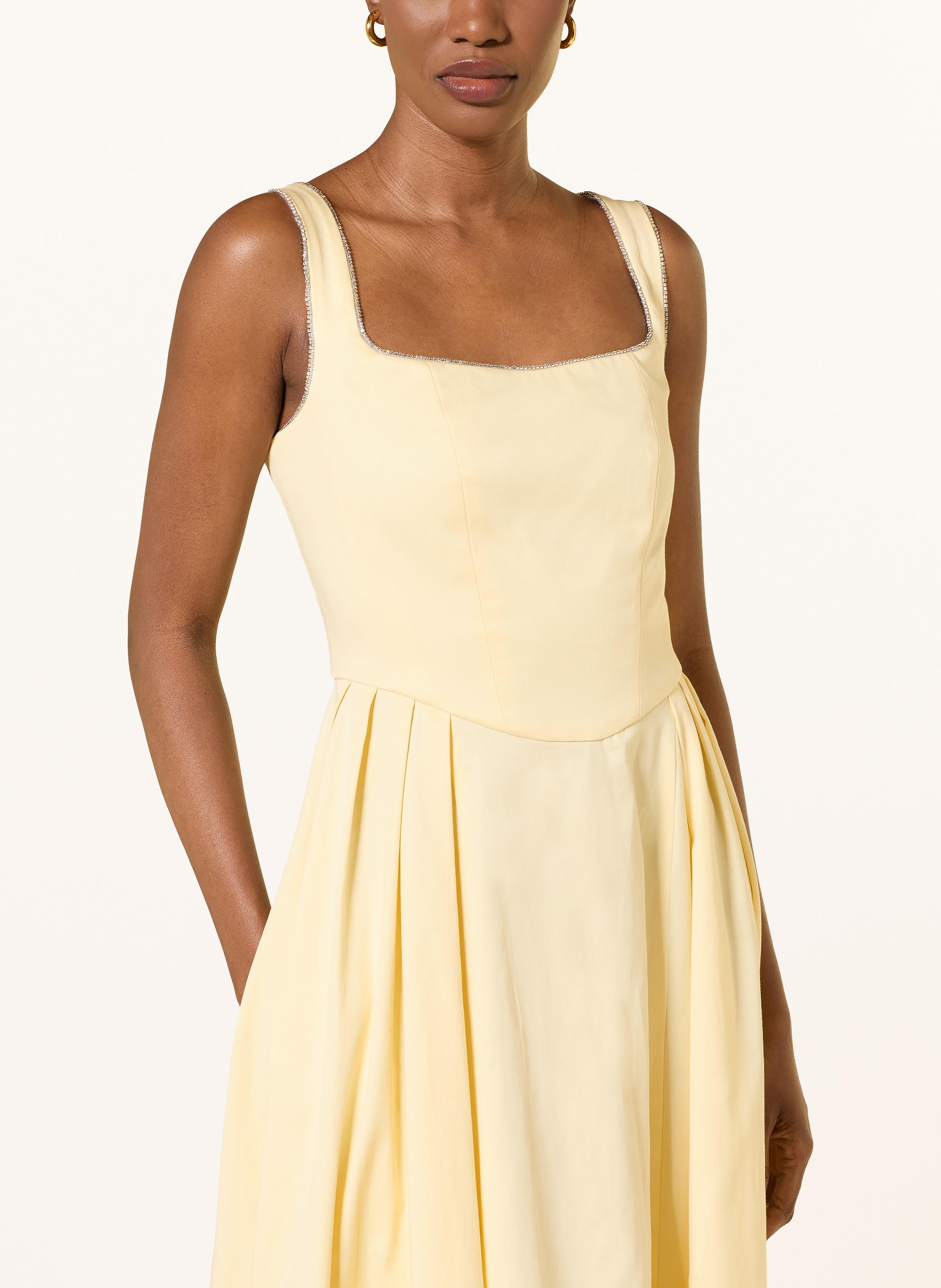 Thumbnail - Maje Kleid Mit Schmucksteinen gelb