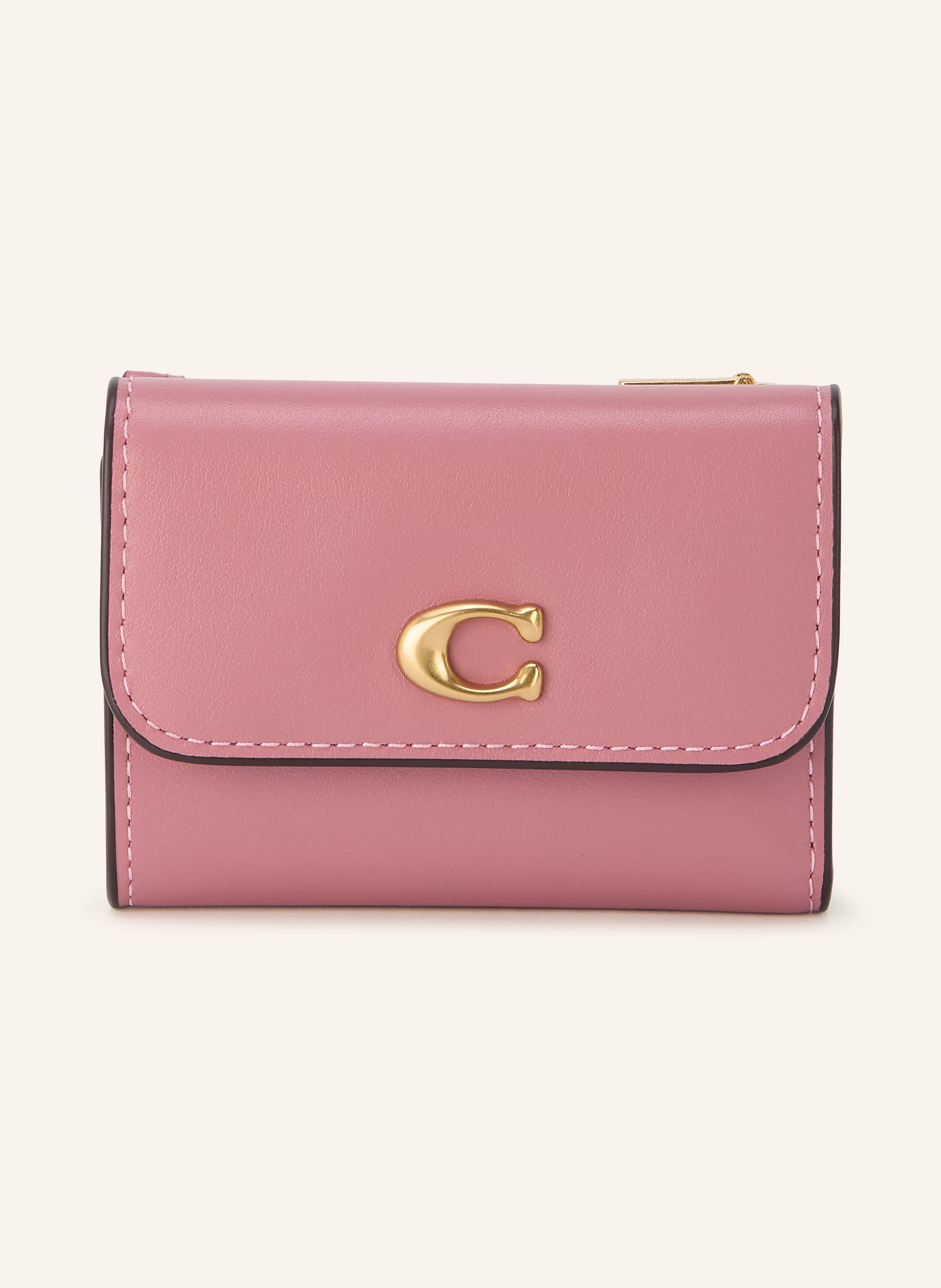 Coach Glattleder. Schließt mit Druckknöpfen. Außenfach mit Reißverschluss. Ein Steckfach auf der Rückseite. Vier Steckfächer. Ein Scheinfach. Goldfarbene Hardware. Logo-Detail. Label-Prägung auf der Rücksei in altrosa / gold / braun