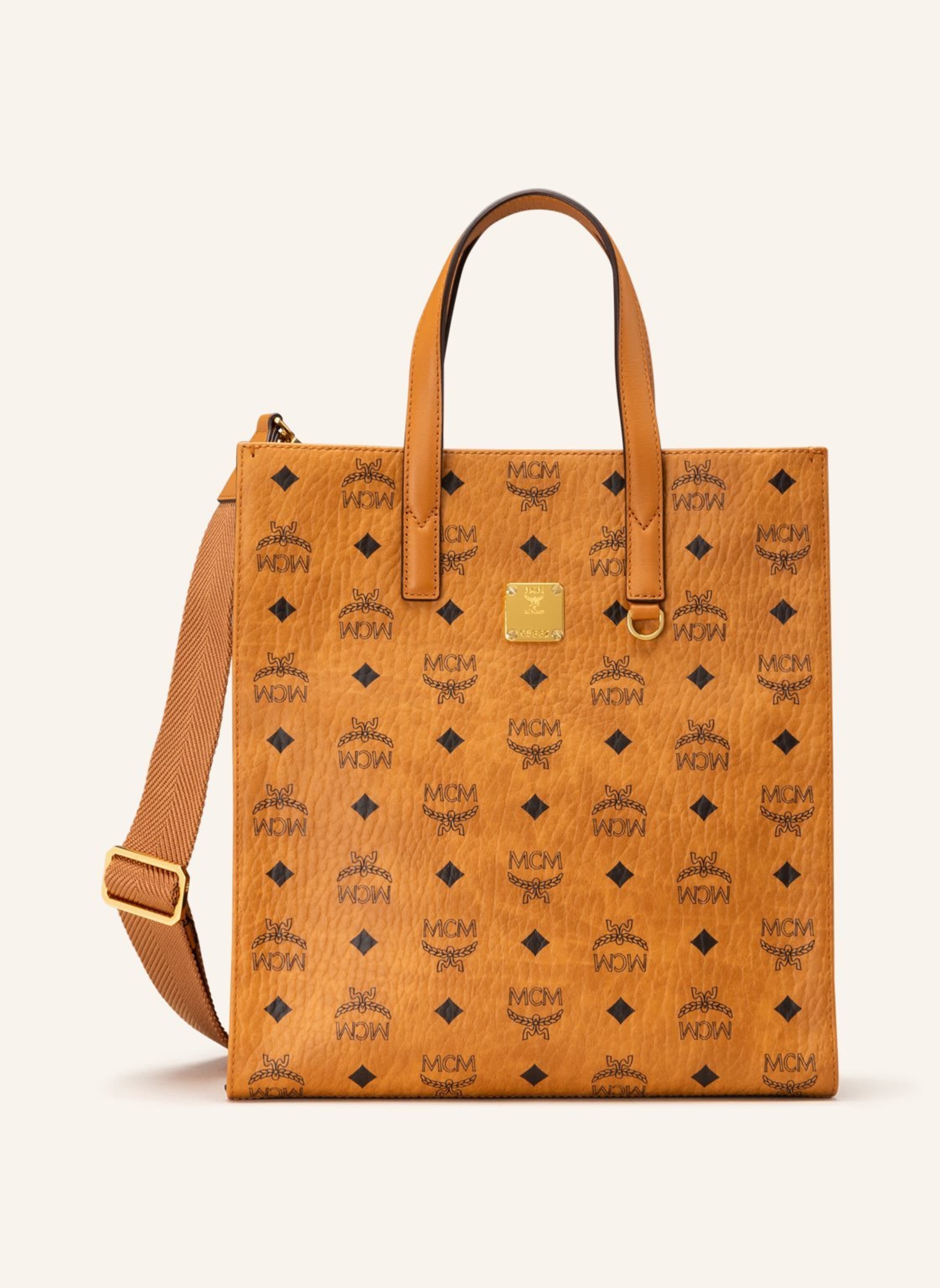 MCM Beschichtetes Canvas mit Lederdetails. Monogramm-Muster allover. Silberfarbene Metalldetails. Schließt mit Druckknopf. Abnehmbarer, längenverstellbarer Schulterriemen. Innen ein Hauptfach. Innenfach m in cognac / schwarz
