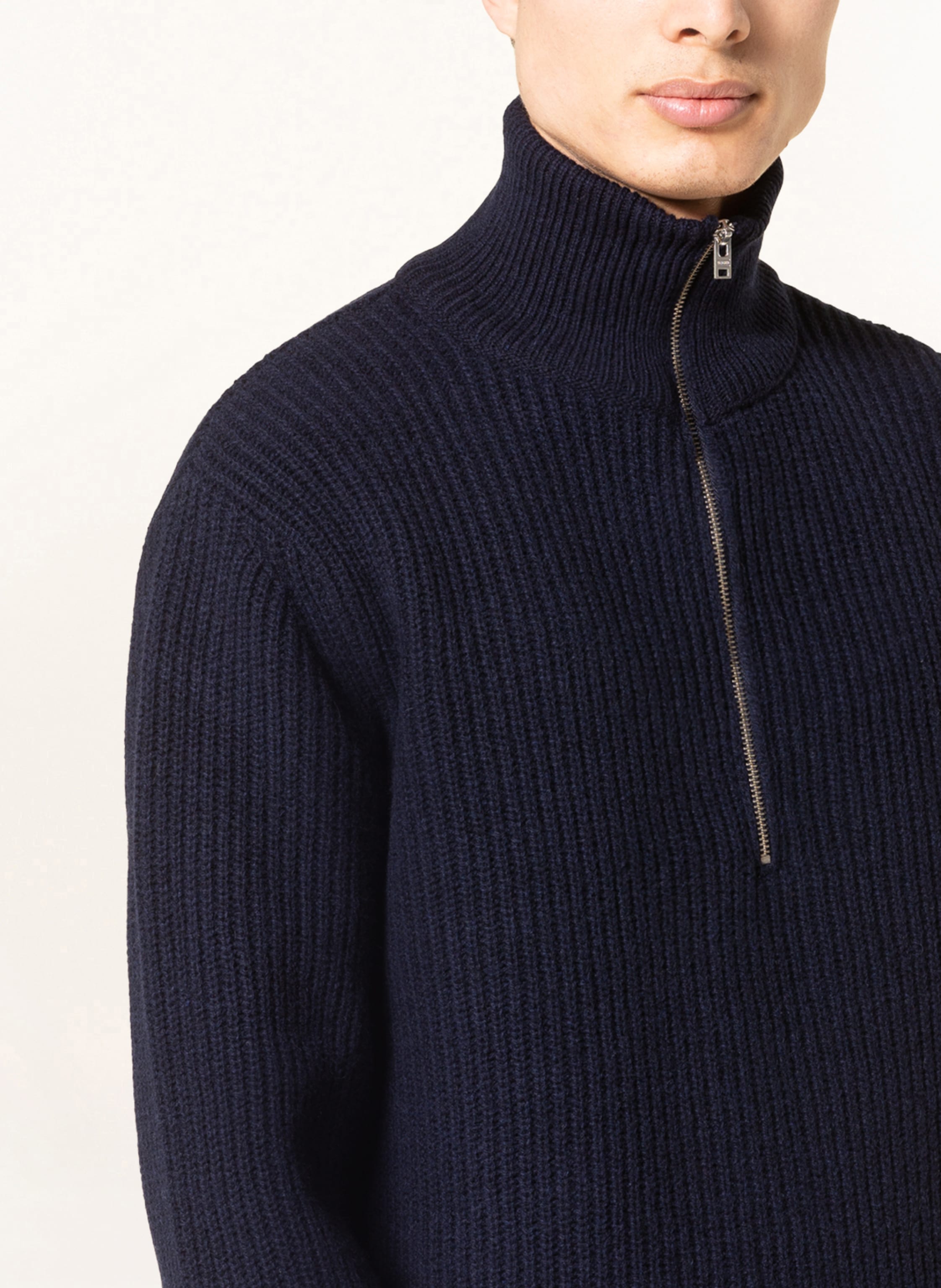 Thumbnail - Closed Troyer blau