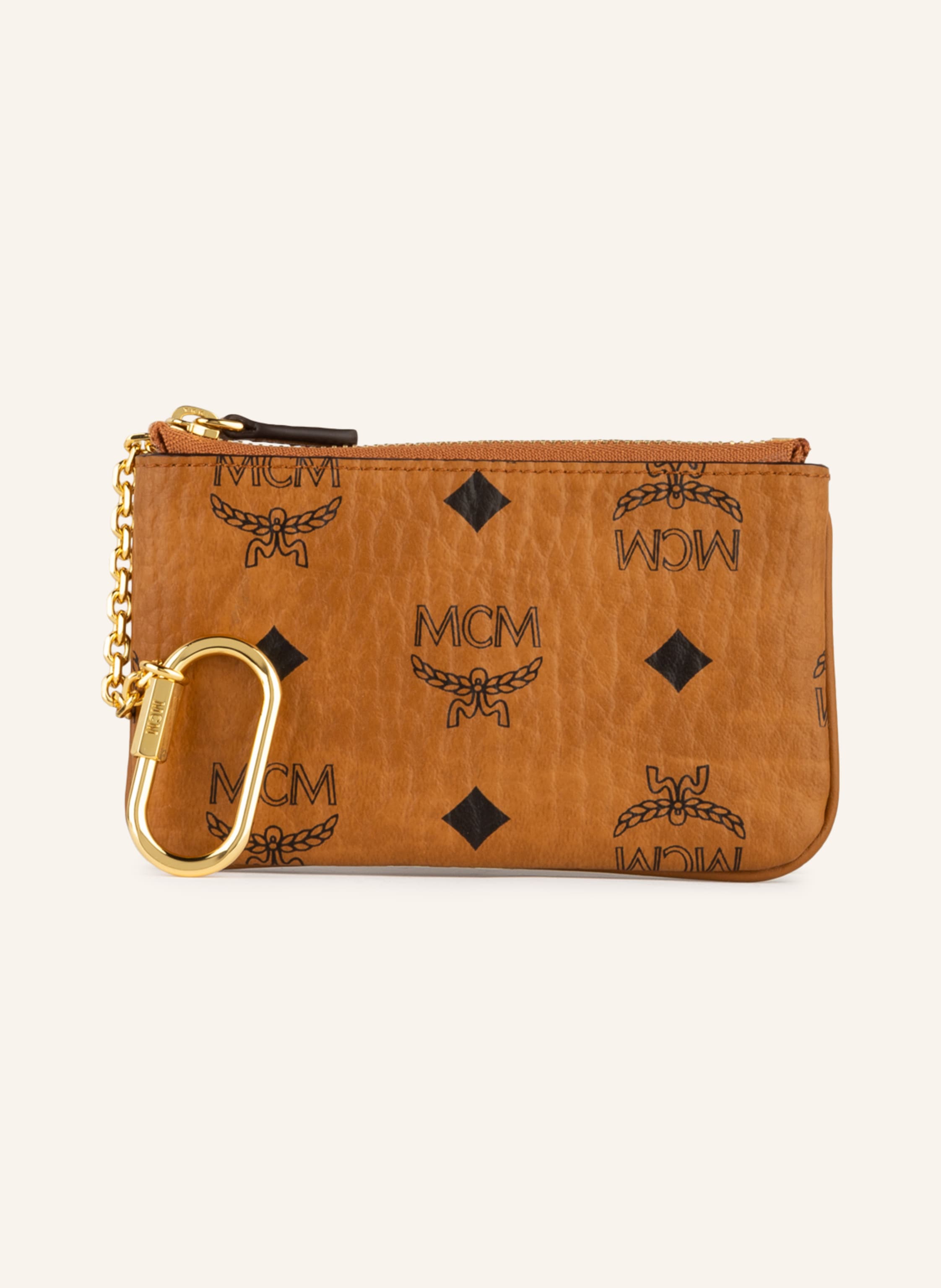 MCM Genarbtes Leder. Monogramm-Muster allover. Schließt mit Reißverschluss. Mit Karabinerhaken. Goldfarbene Hardware in cognac