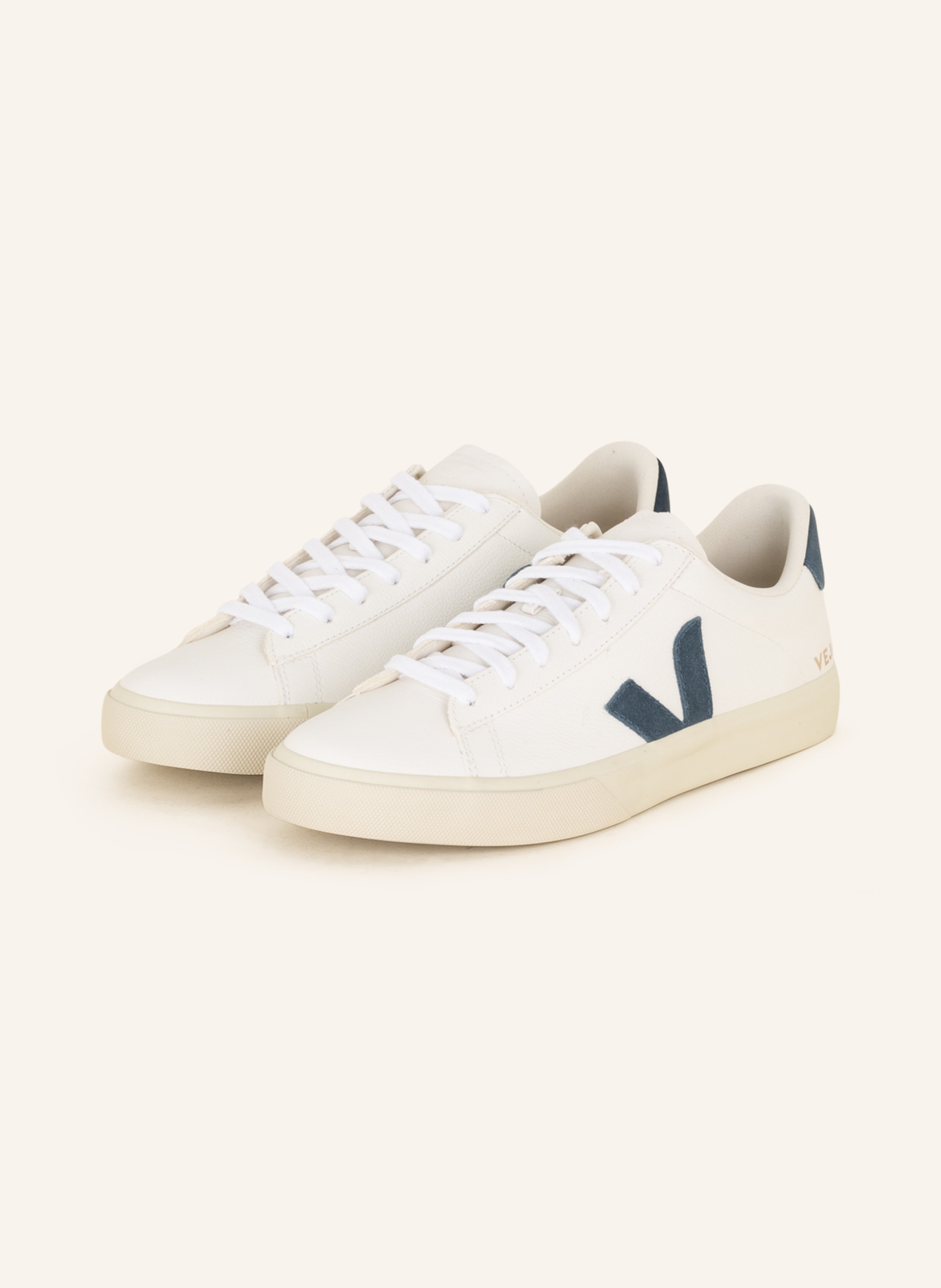 Weißer Veja Campo Sneaker mit Veloursleder und Lederdetails