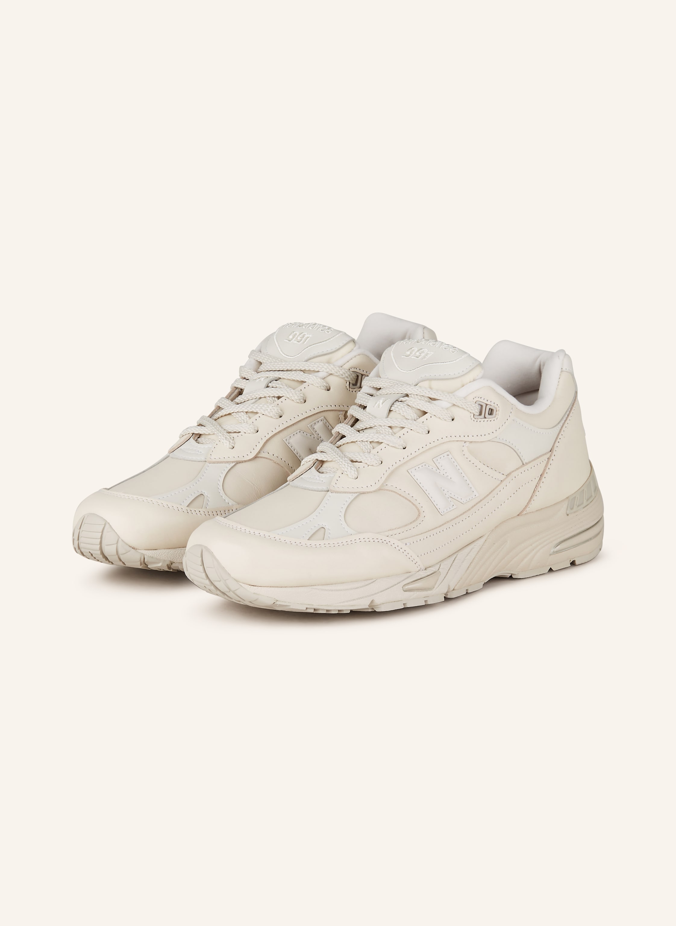 Chunky sneakers new balance hot sale