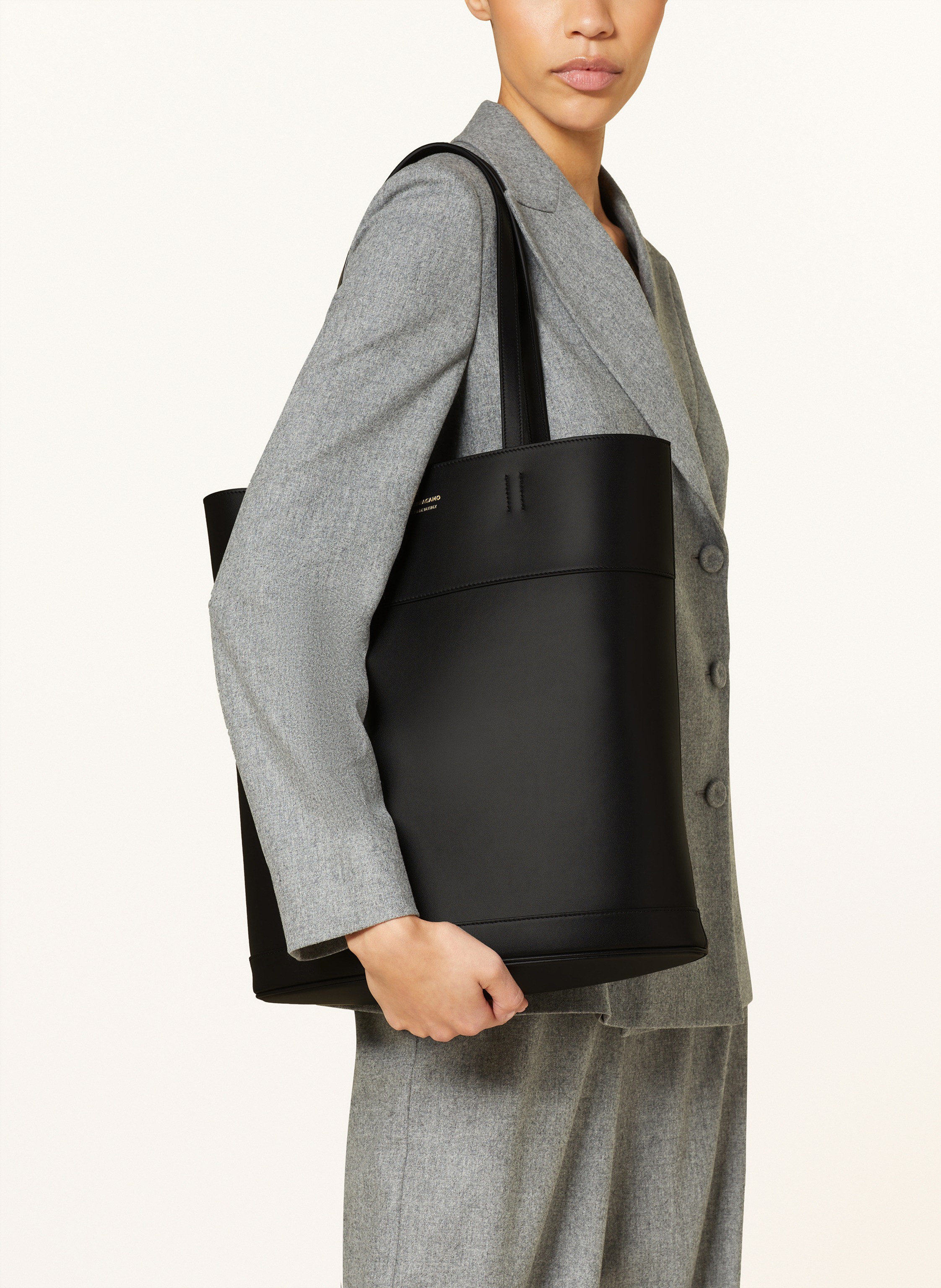 Thumbnail - Ferragamo Shopper Charming Tote Mit Pouch schwarz