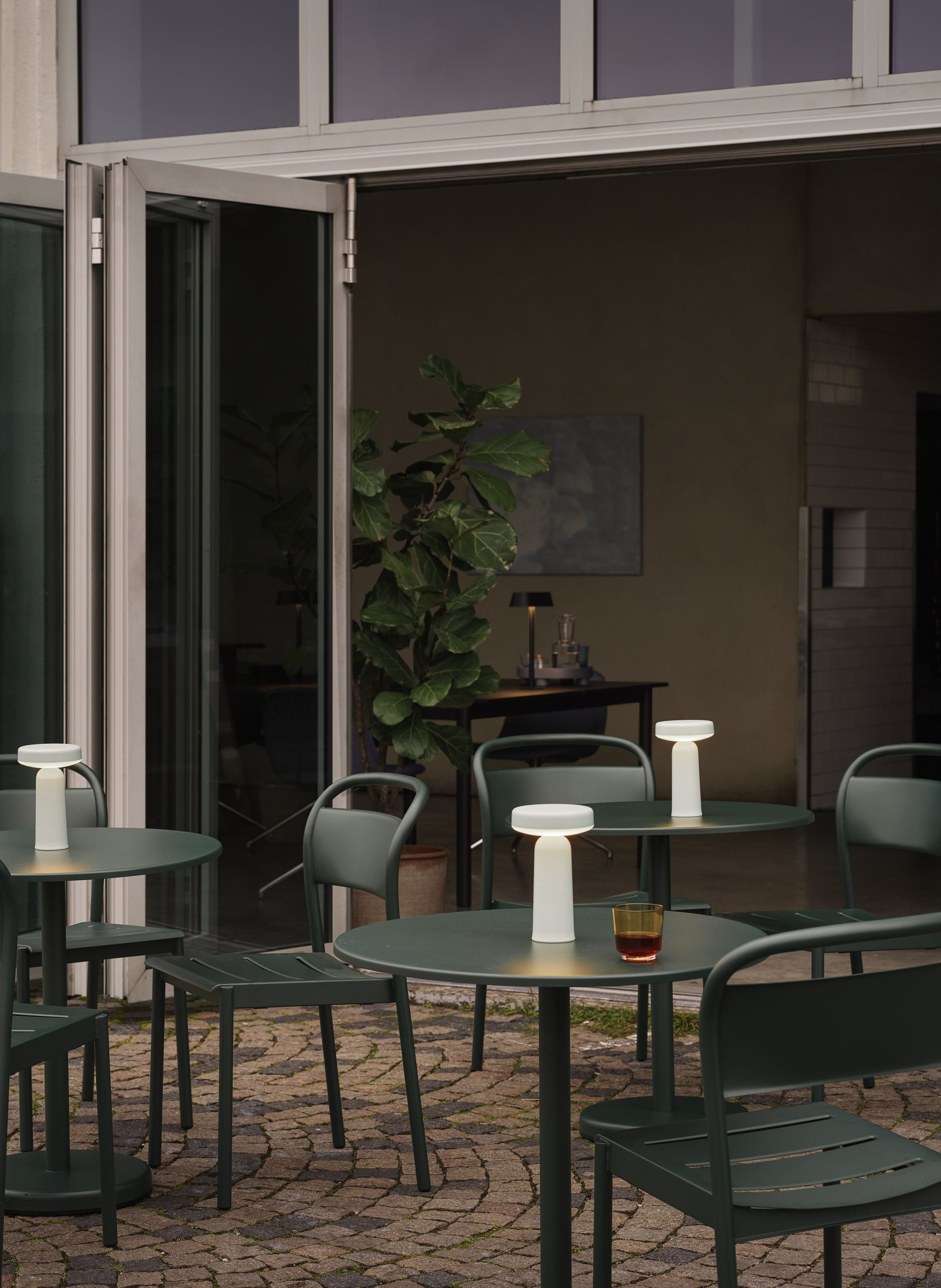 Thumbnail - Muuto Tischleuchte Ease grau