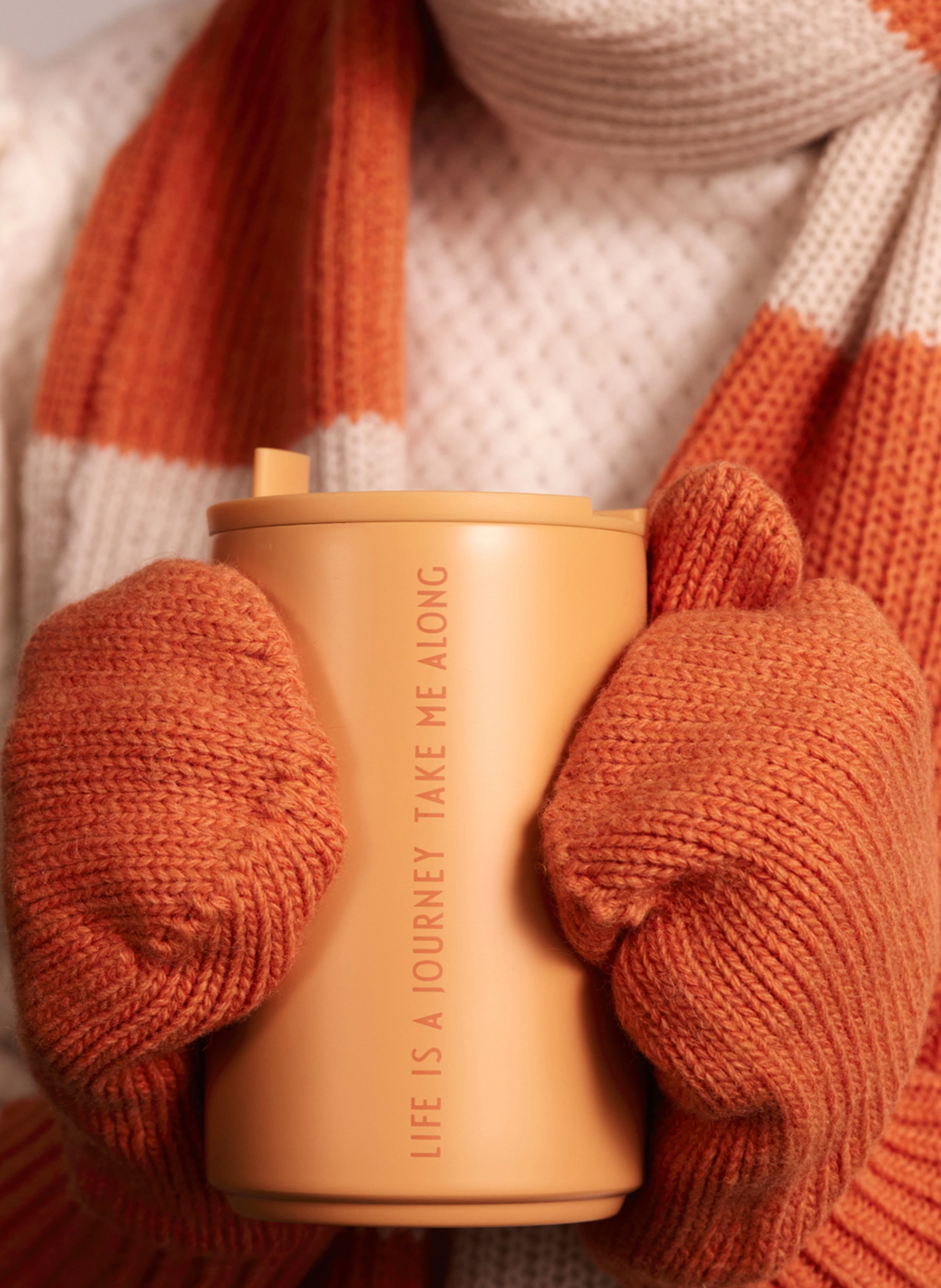 Thumbnail - Design Letters Thermobecher Chpilifeis orange