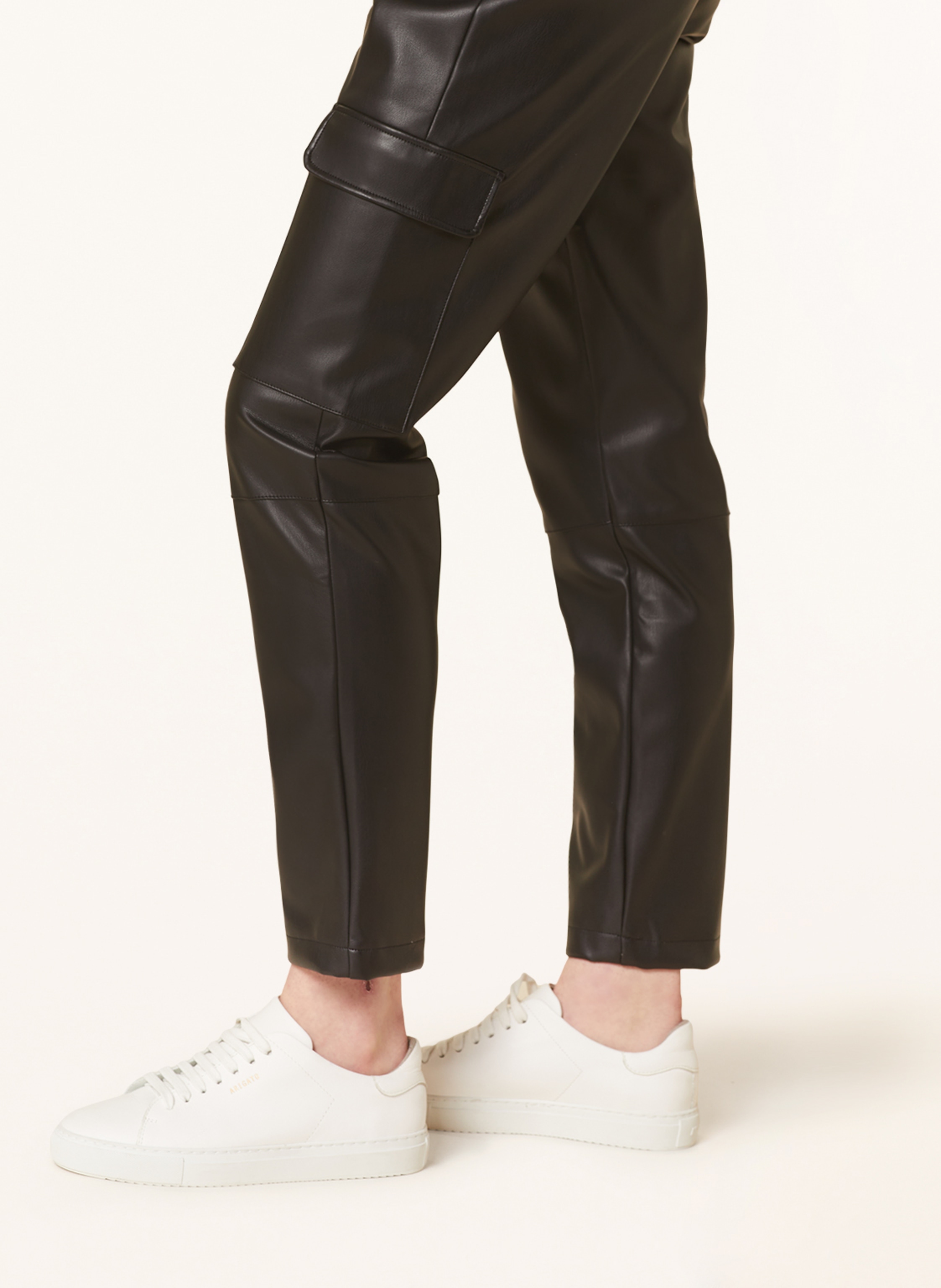 Darling Harbour Hose Im Jogging-Stil In Lederoptik schwarz – Bild 2