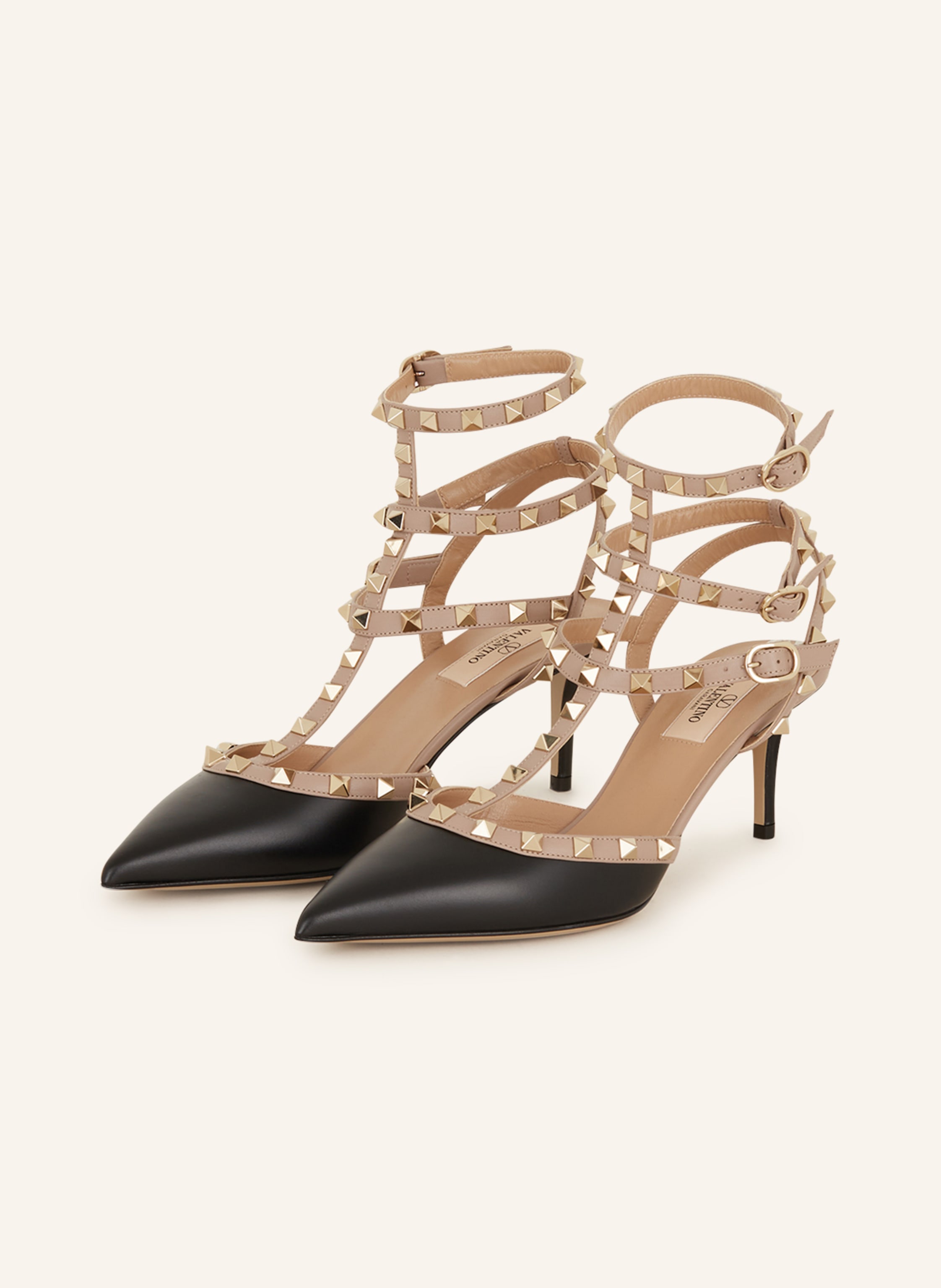 Rockstud pointy clearance toe pump