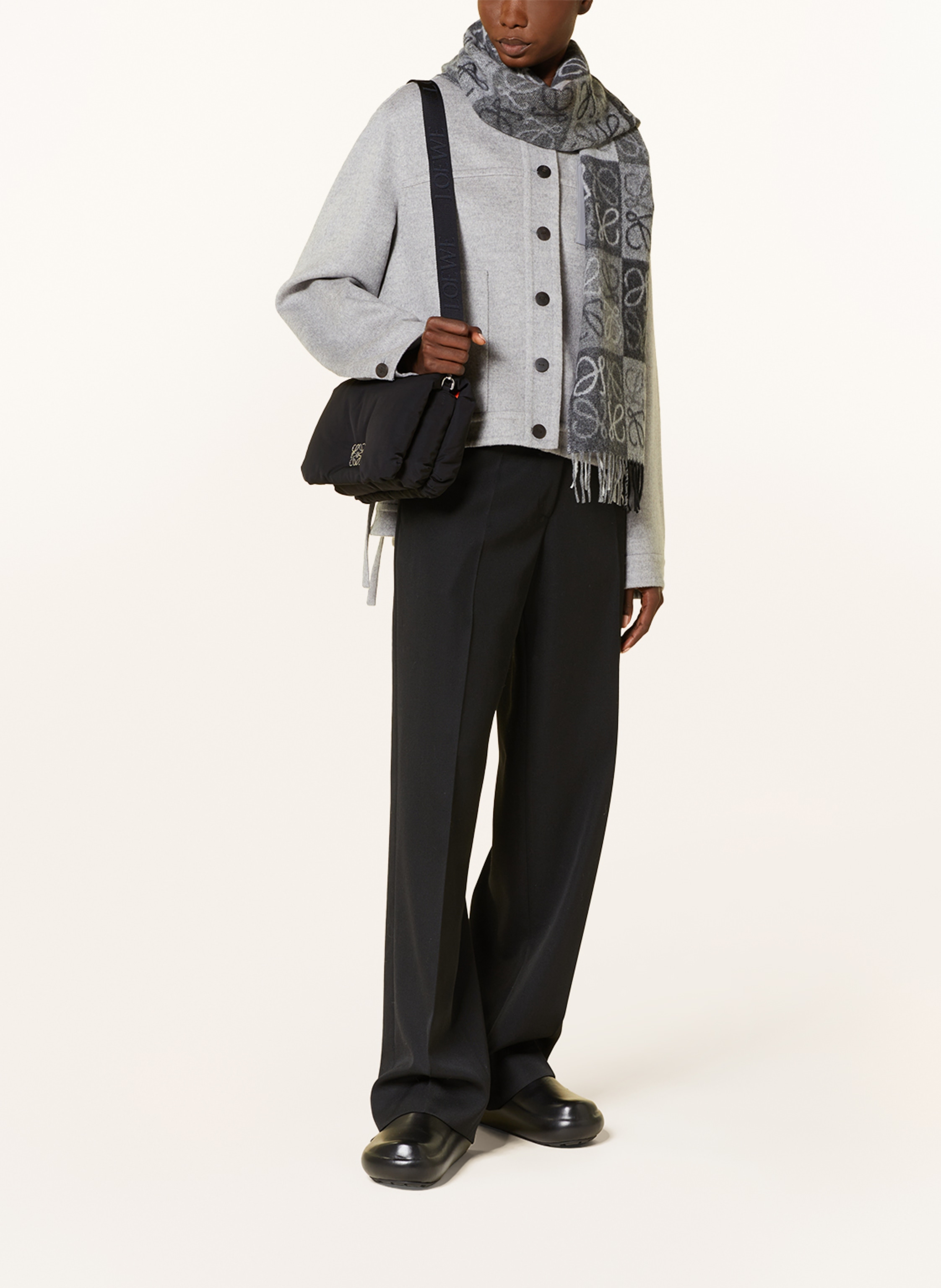 Loewe Umhängetasche Puffer Goya schwarz – Bild 2