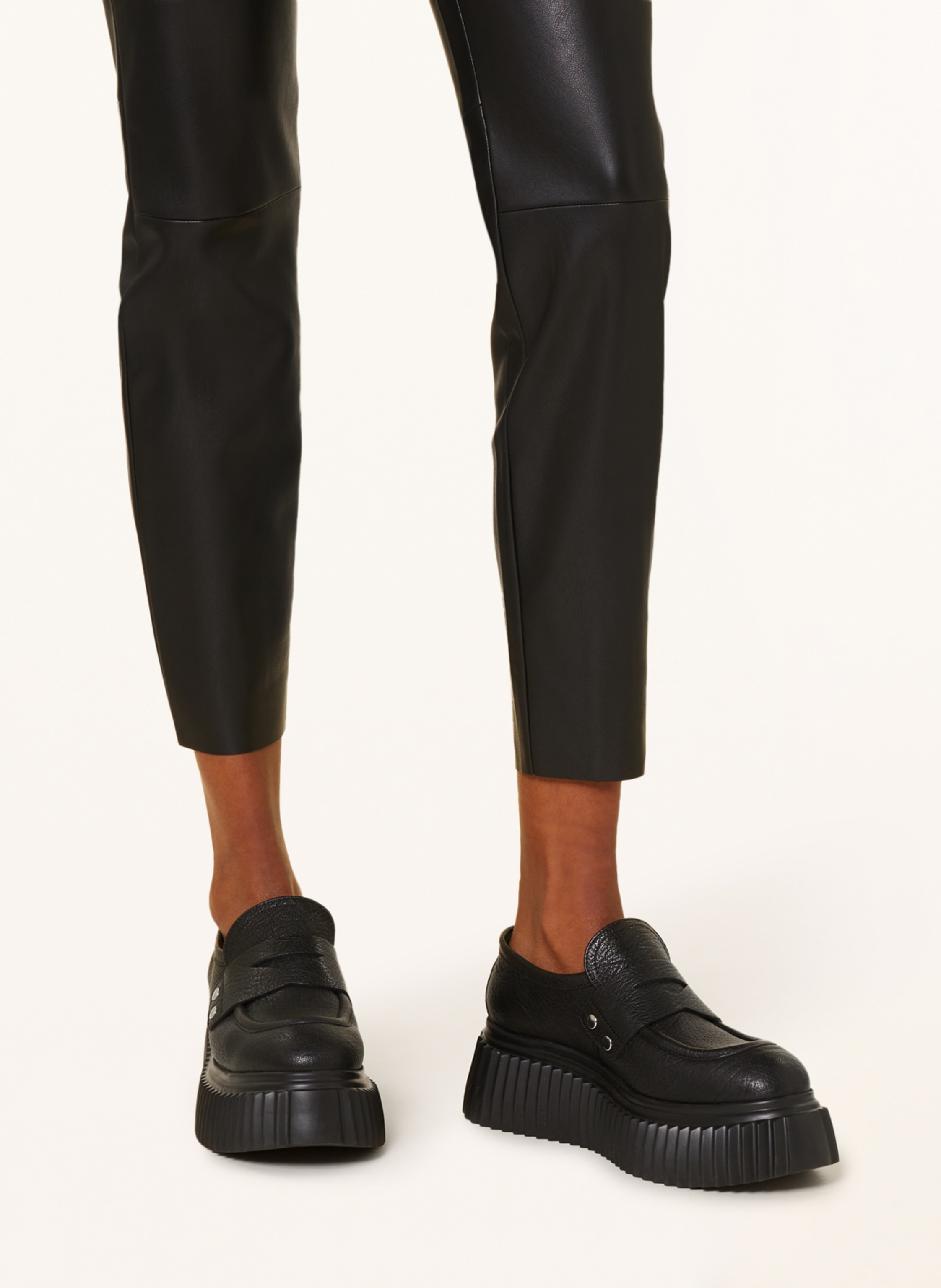 Oui Leggings In Lederoptik schwarz – Bild 2