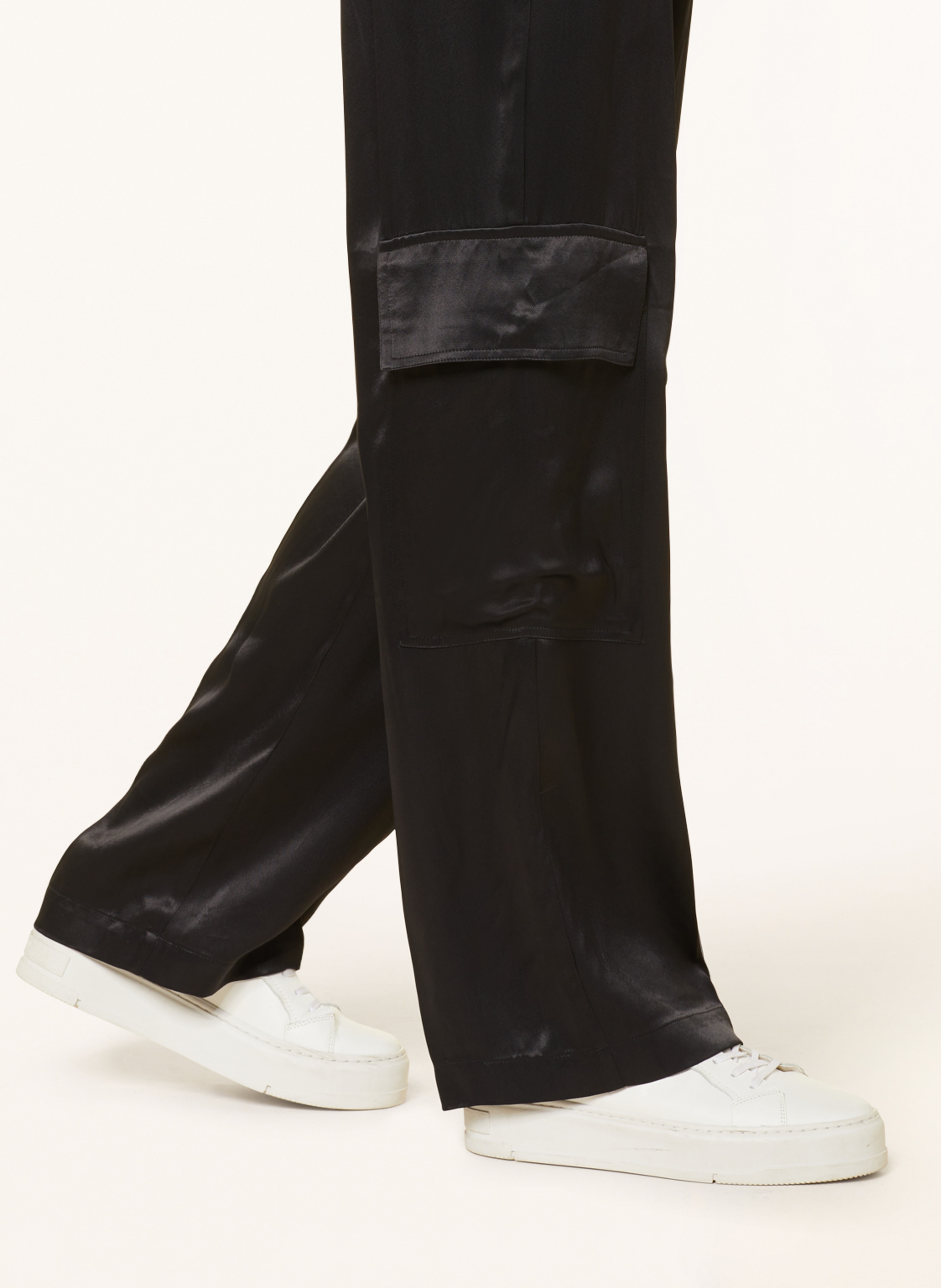 Darling Harbour Cargohose Aus Satin schwarz – Bild 2