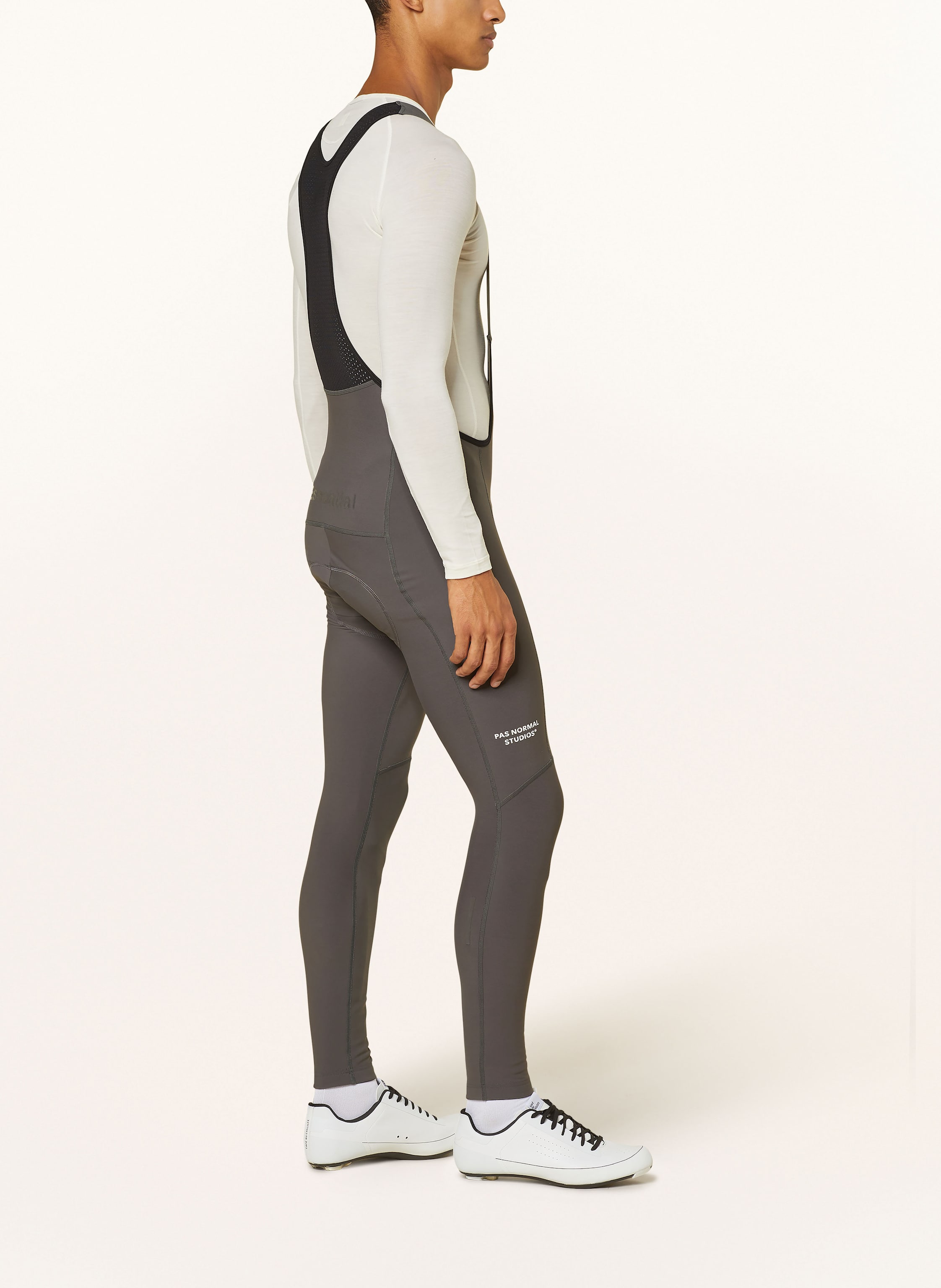 Thumbnail - Pas Normal Studios Radhose Essential Thermal Mit Trägern Und Gepolstertem Einsatz grau