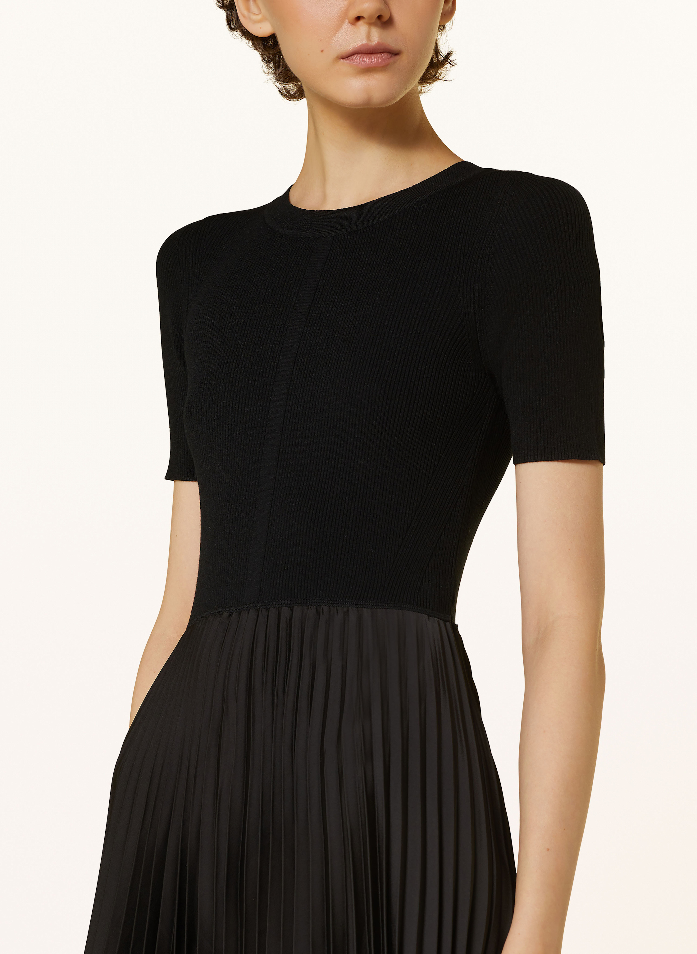 Thumbnail - Boss Kleid Fadridi Im Materialmix Mit Plissees schwarz