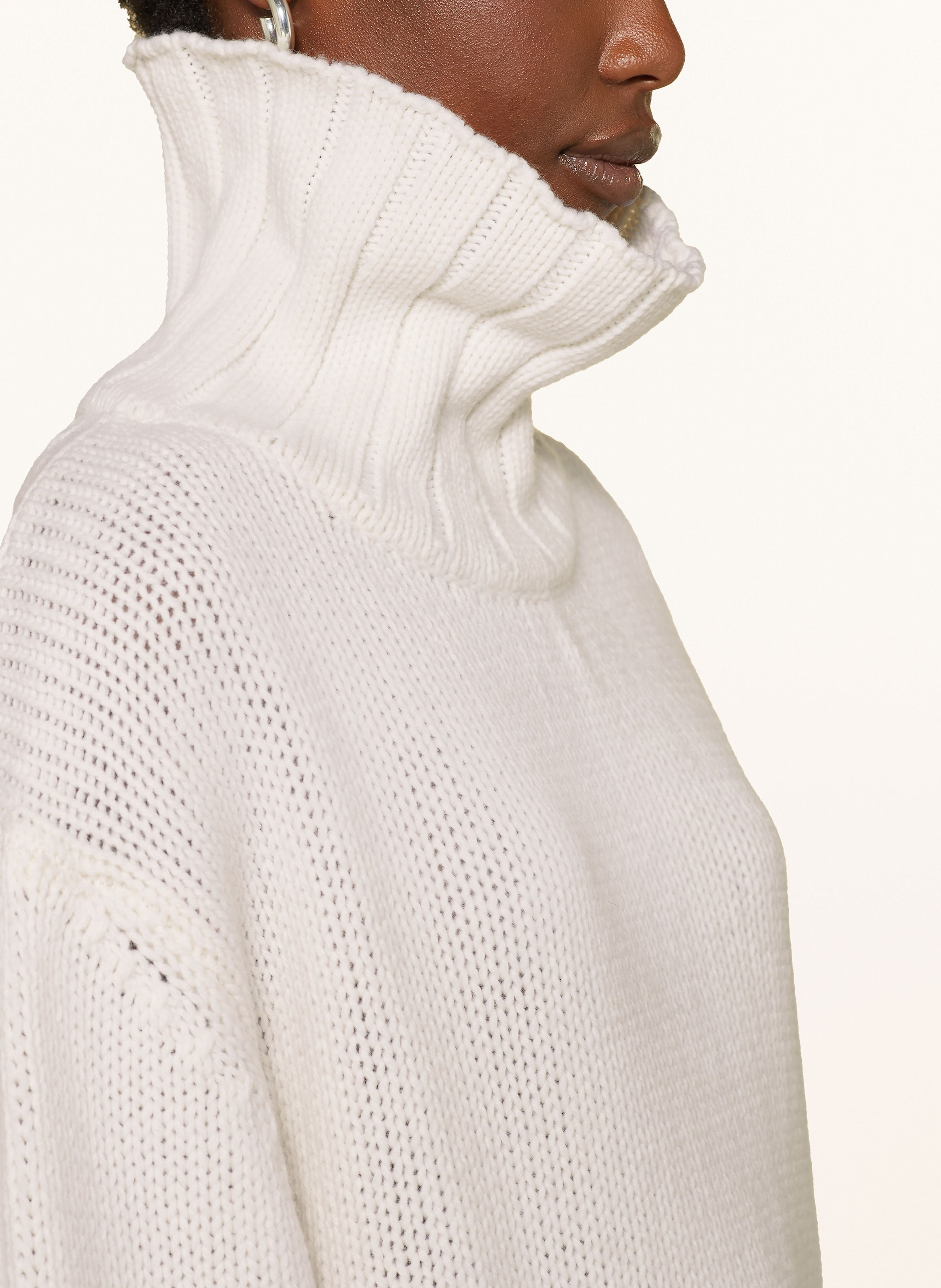 Thumbnail - Black Palms Rollkragenpullover Kiki beige
