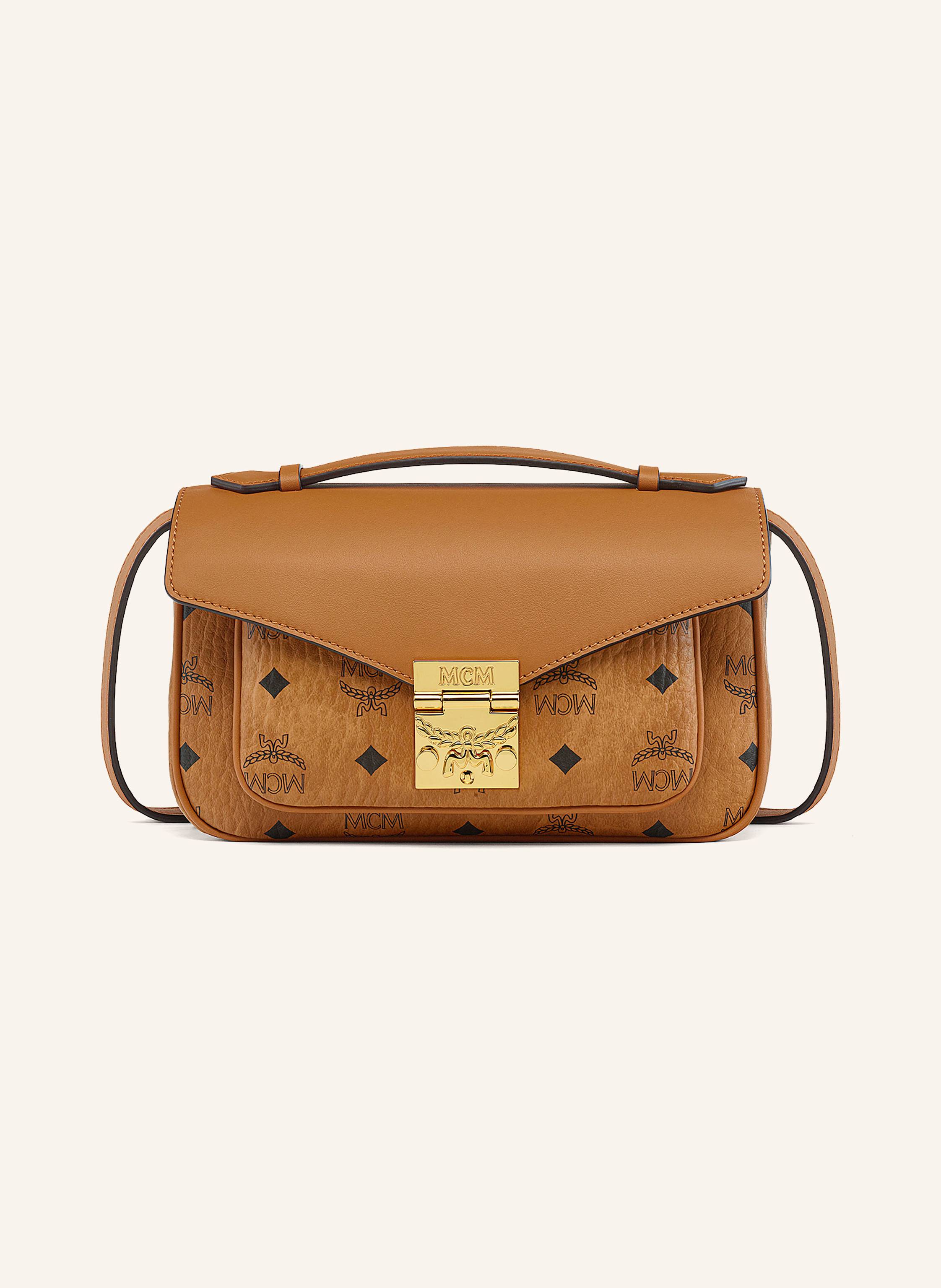 MCM Beschichtetes Canvas mit Lederdetails. Monogramm-Muster allover. Schließt mit Steckschließe. Ein Tragegriff. Abnehmbarer, längenverstellbarer Schulterriemen. Außenfach unter Überschlag. Außenfach auf Medium in cognac