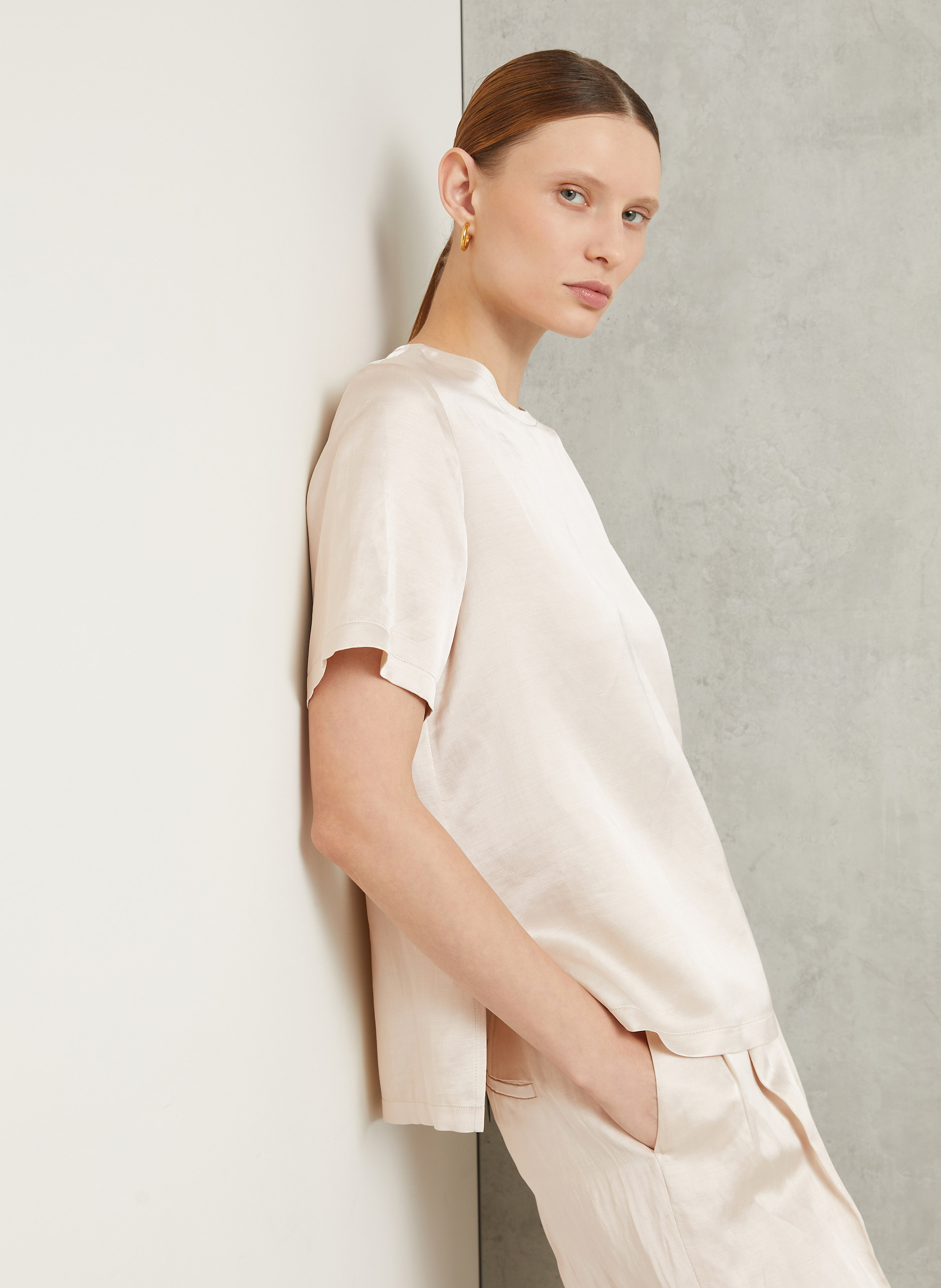 Thumbnail - Iris Von Arnim Blusenshirt Lua Aus Satin Mit Leinen beige