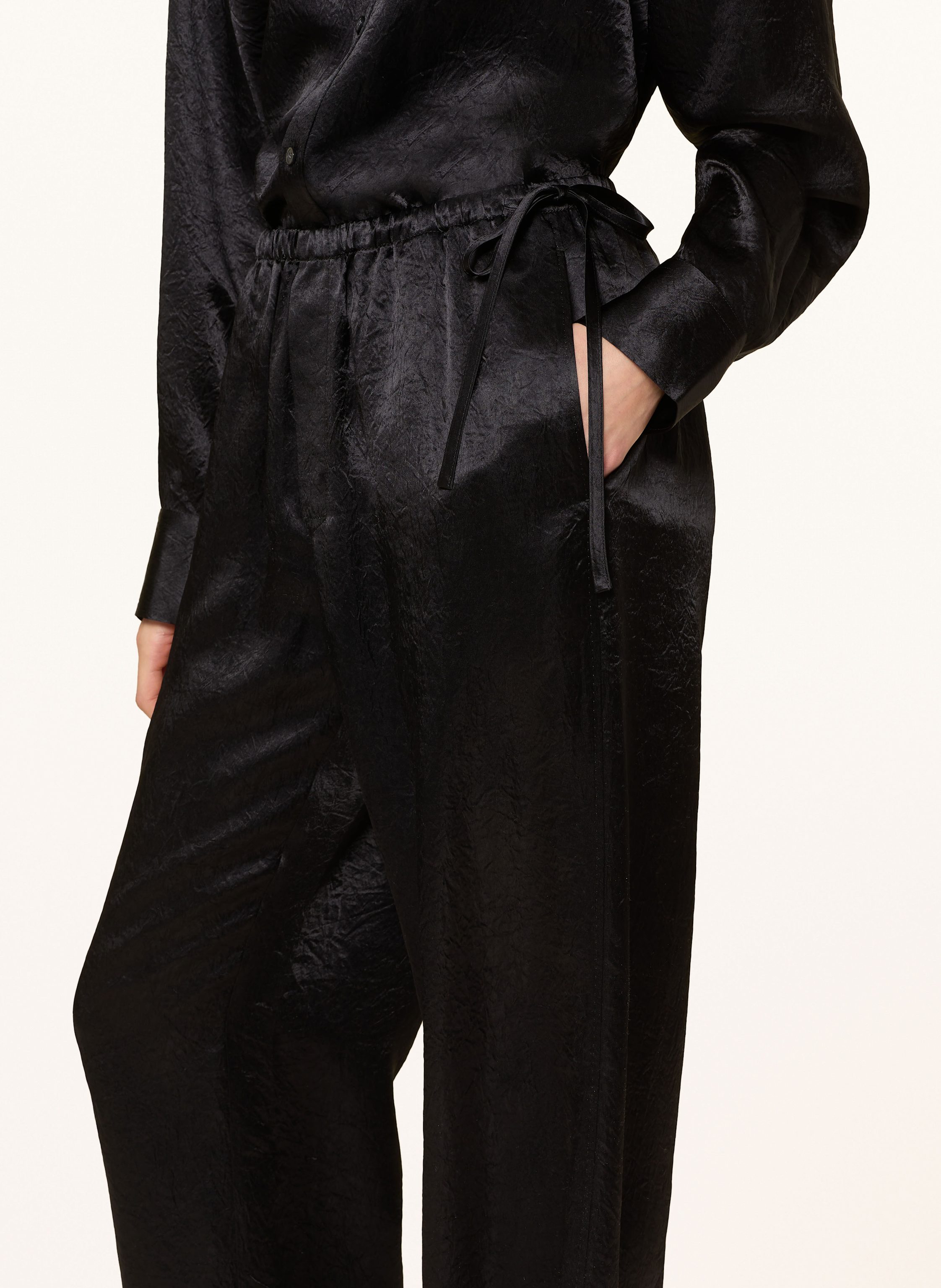 Thumbnail - Filippa K Marlenehose Aus Satin schwarz