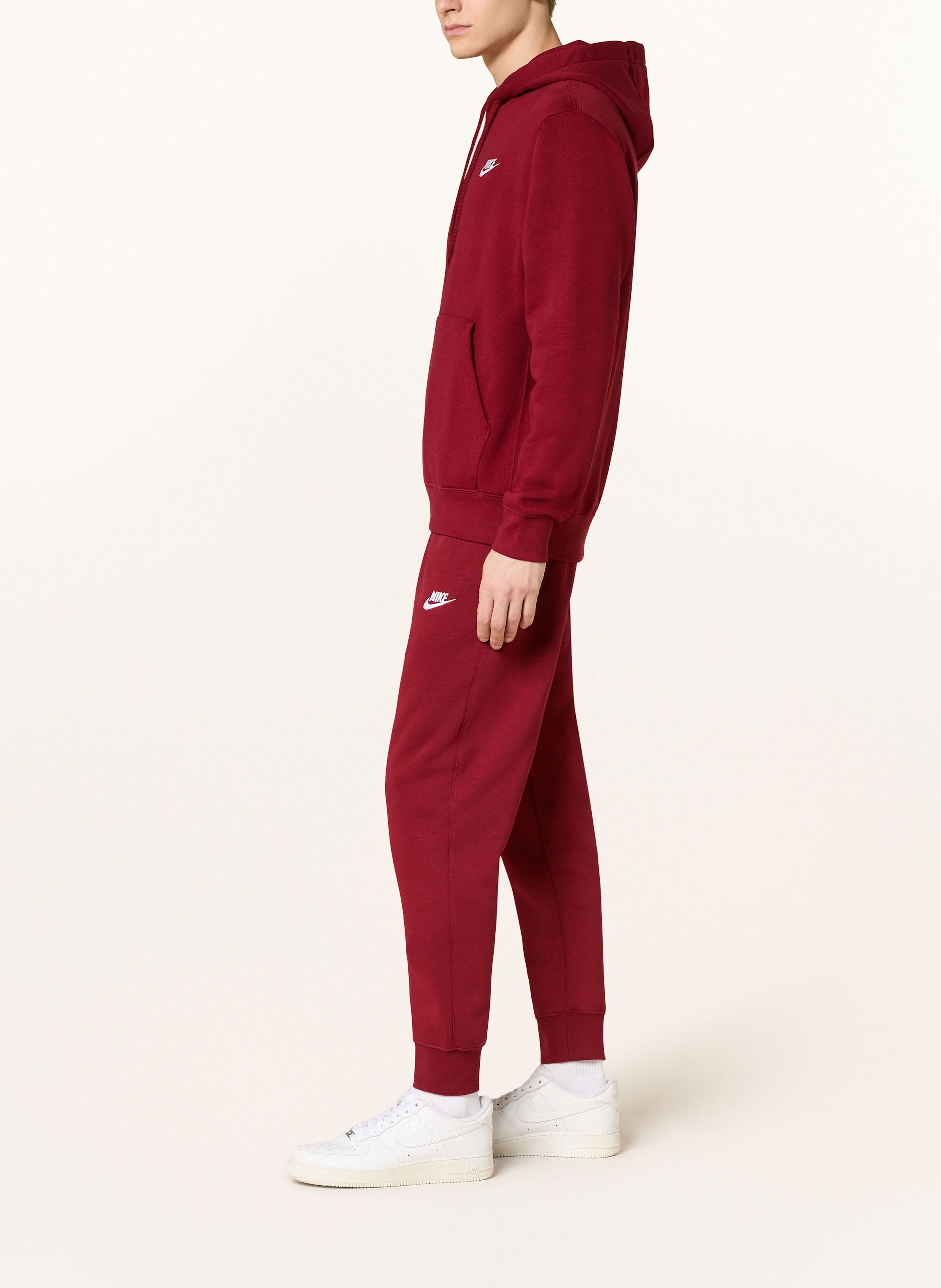 Thumbnail - Nike Sweatpants Club Fleece rot