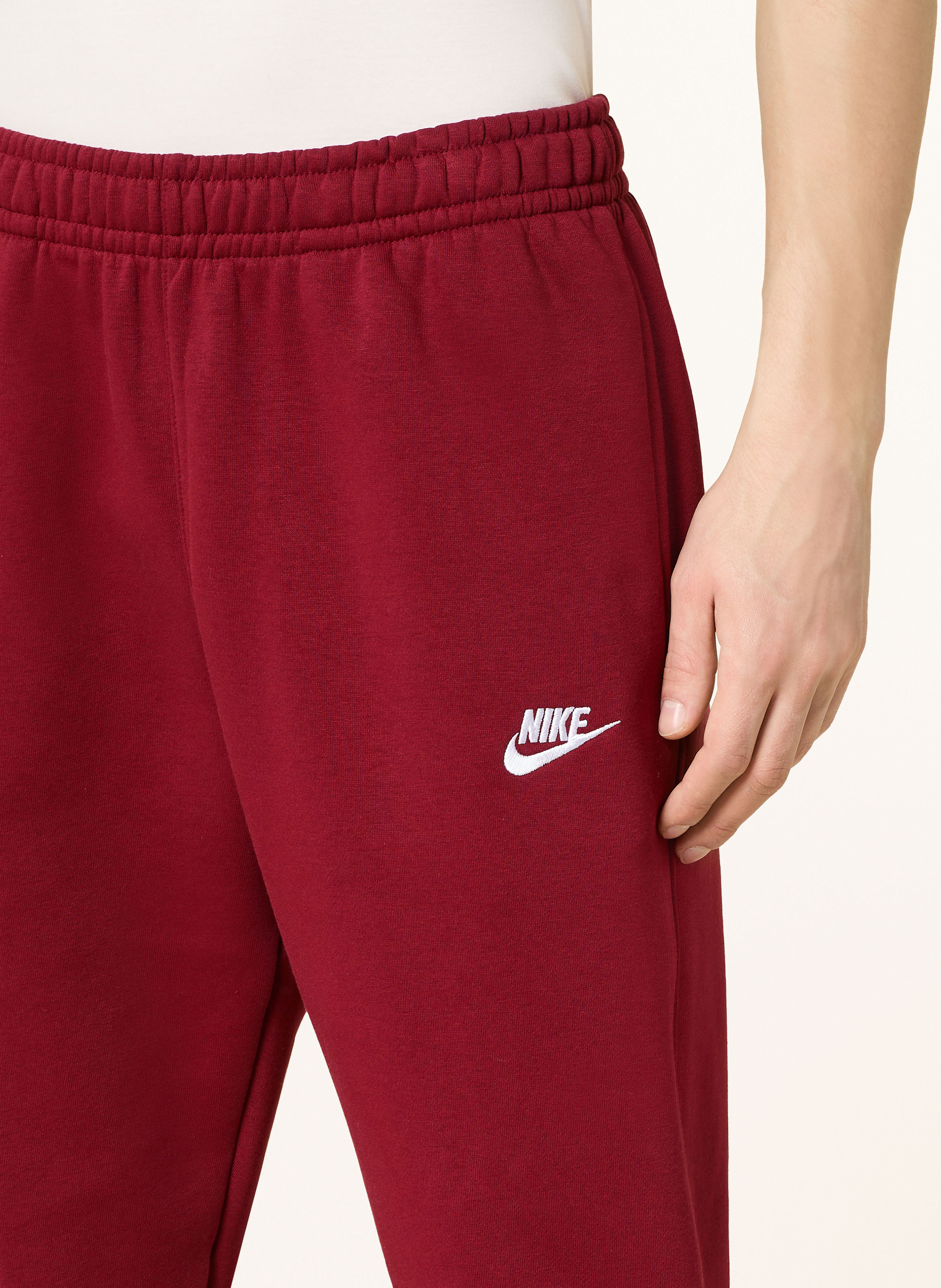 Thumbnail - Nike Sweatpants Club Fleece rot